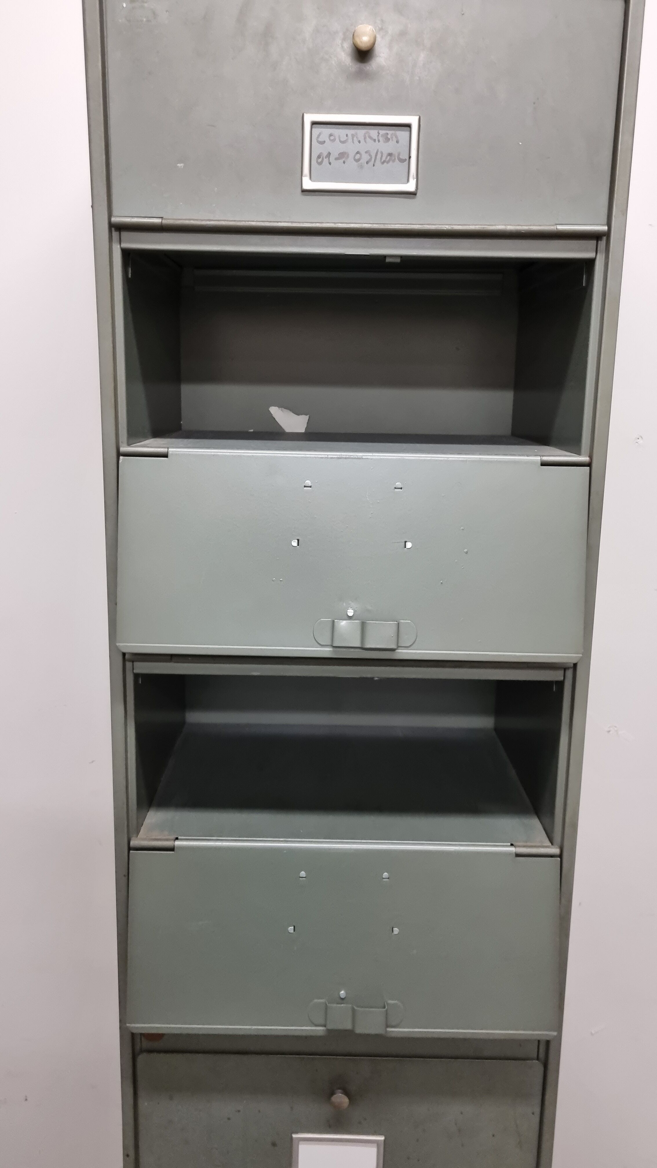 Old industrial valve cabinet 10 lockers