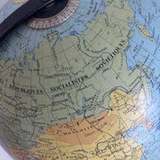 Vintage globe 1962 terrestrial world map glass tripod Taride - 32 cm
