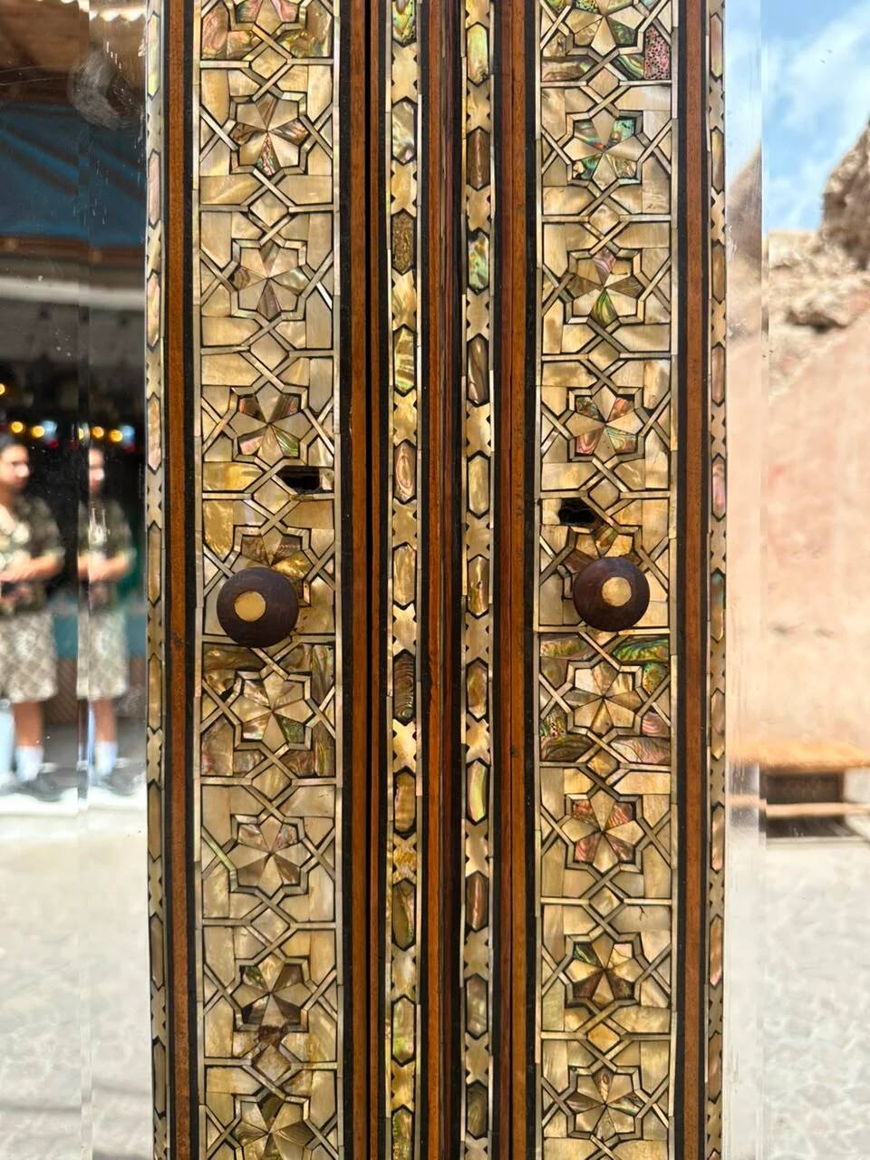 Armoire Levantine en Nacre — Signée Ahmed Jamil Sarsar, Datée 1890
