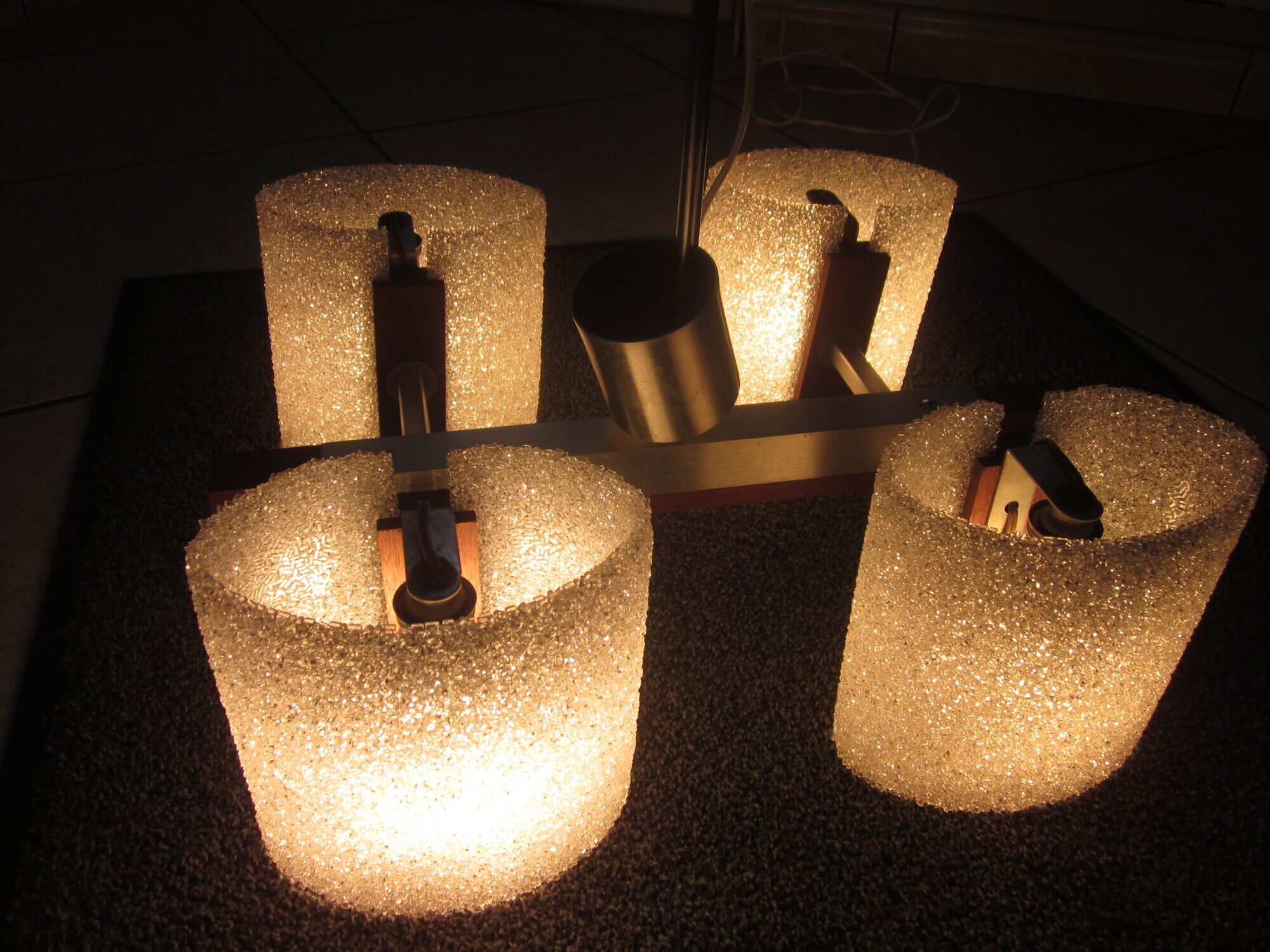Lustre scandinave en teck