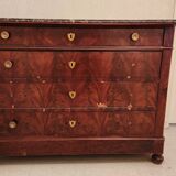 Commode en acajou, plaqué acajou et plateau en marbre noir