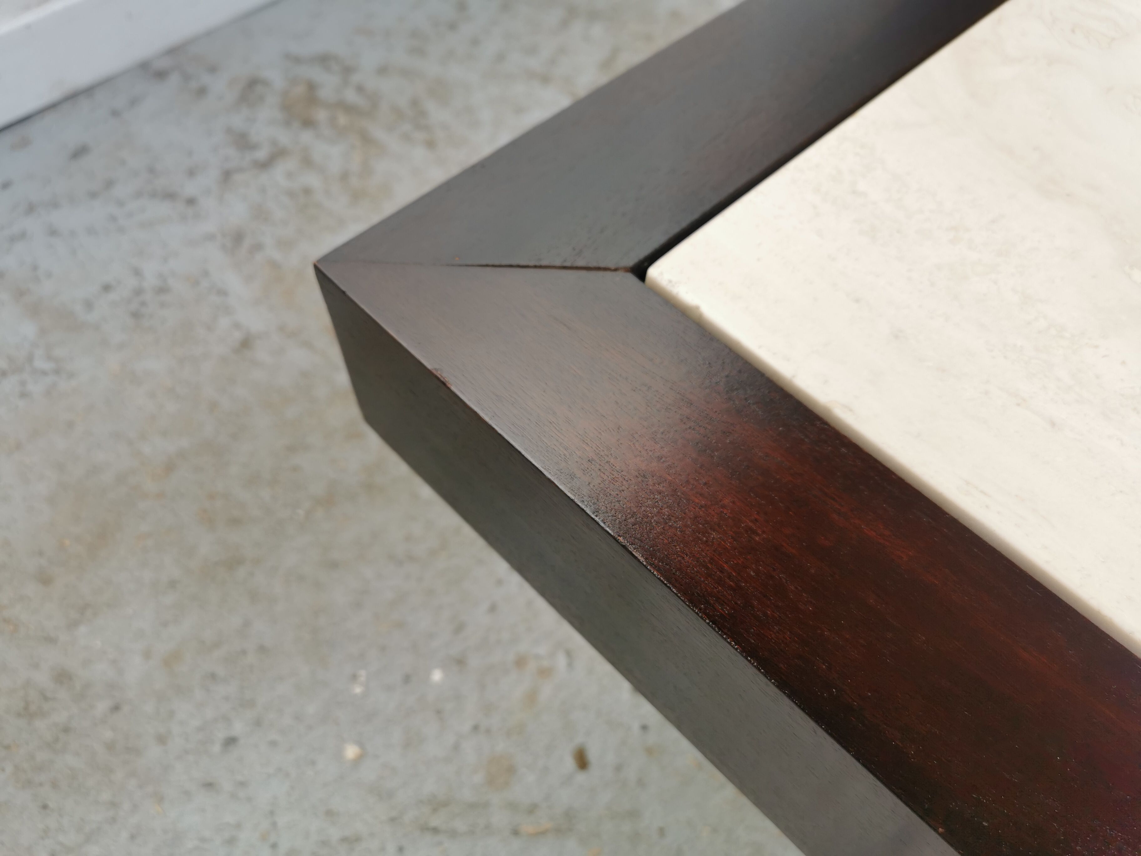 Table basse vintage travertin et bois design 1970