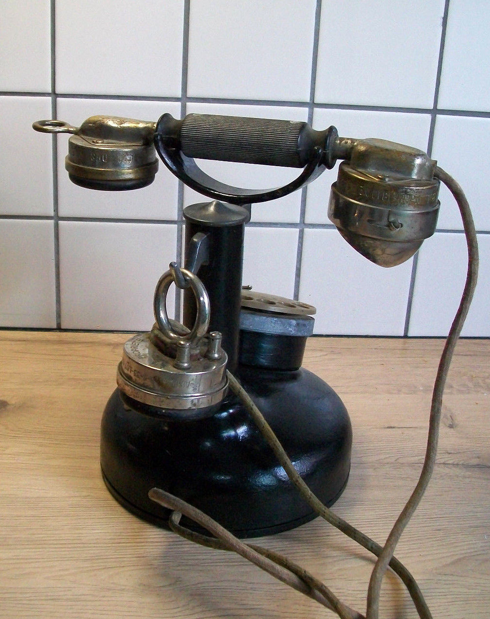 Old phone to column thomson 1940