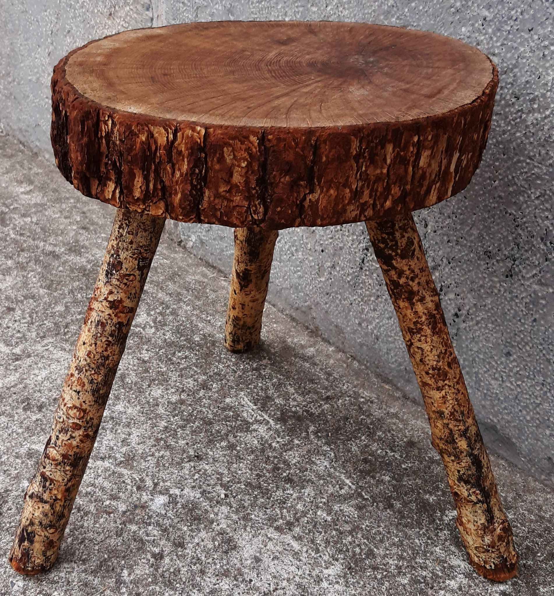 Tabouret bas brutaliste