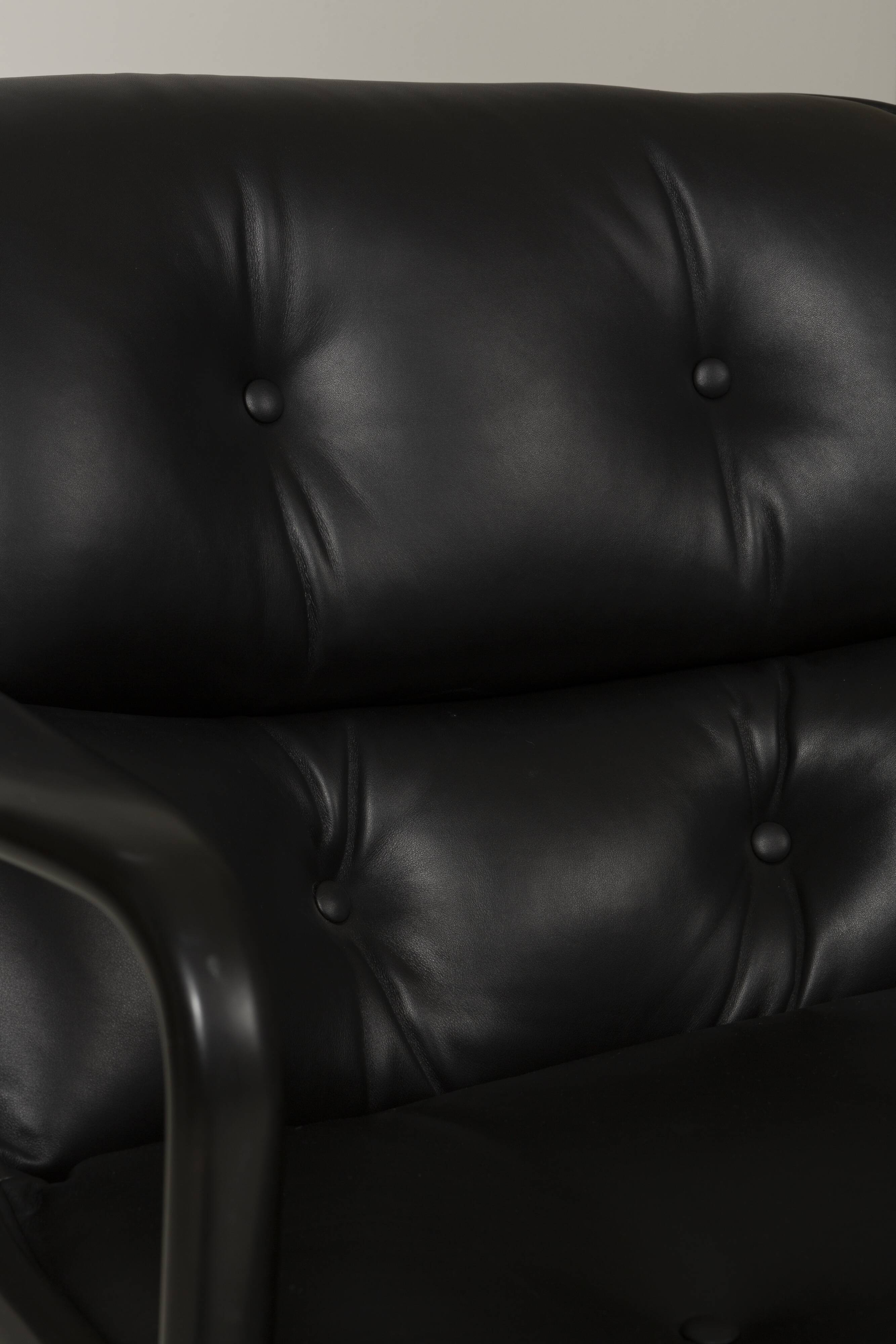 Charles Pollock Armchair, Knoll Edition