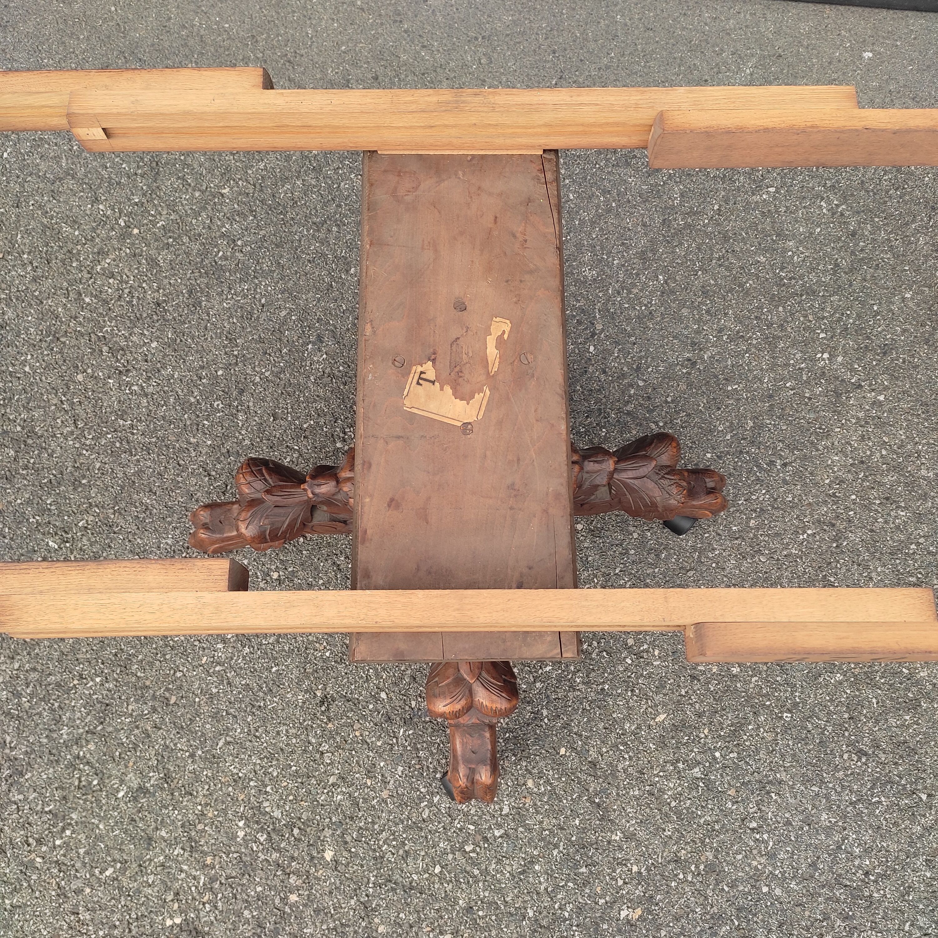 French table in extendable solid oak
