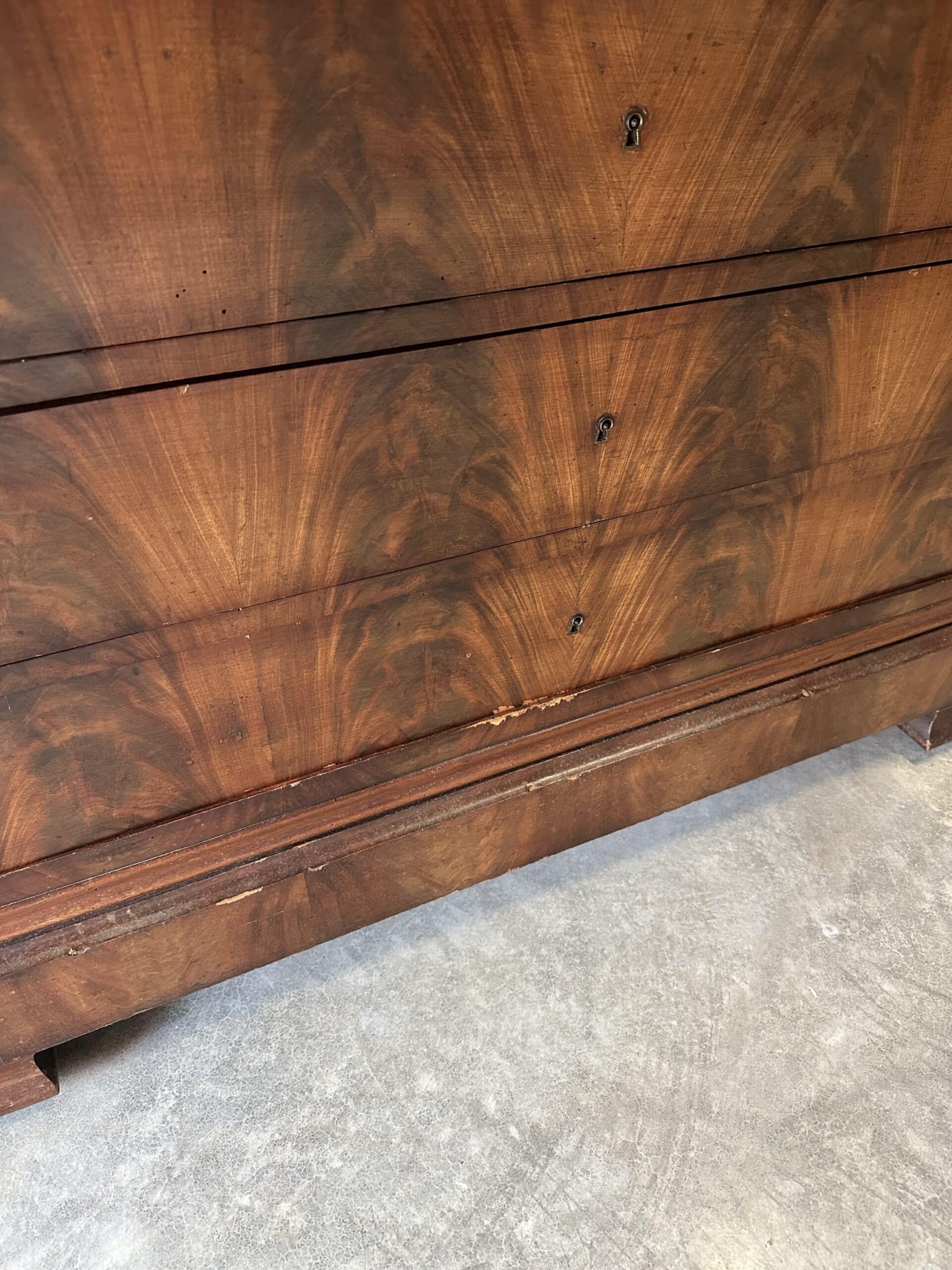 Louis Philippe mahogany commode 19th century