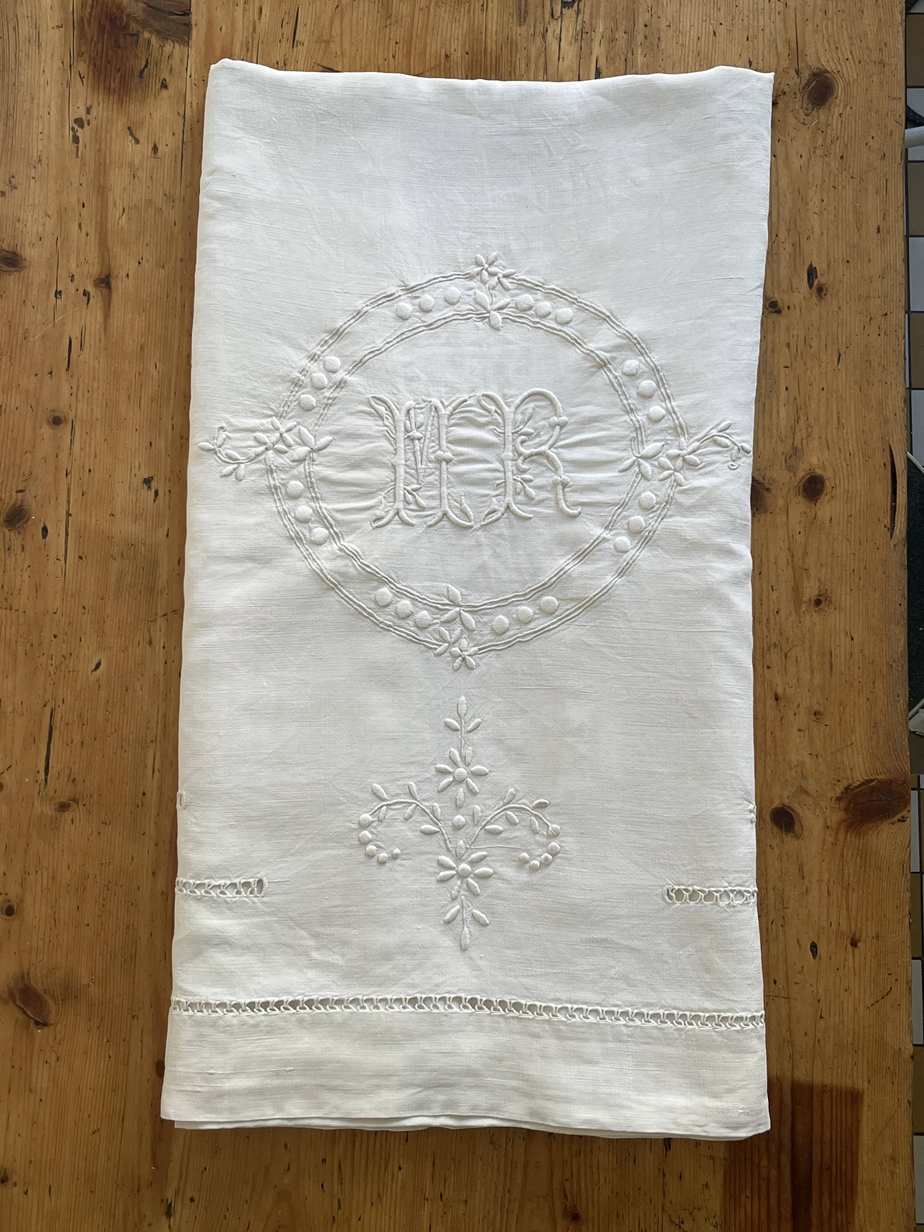 Drap ancien en lin, monogramme MR