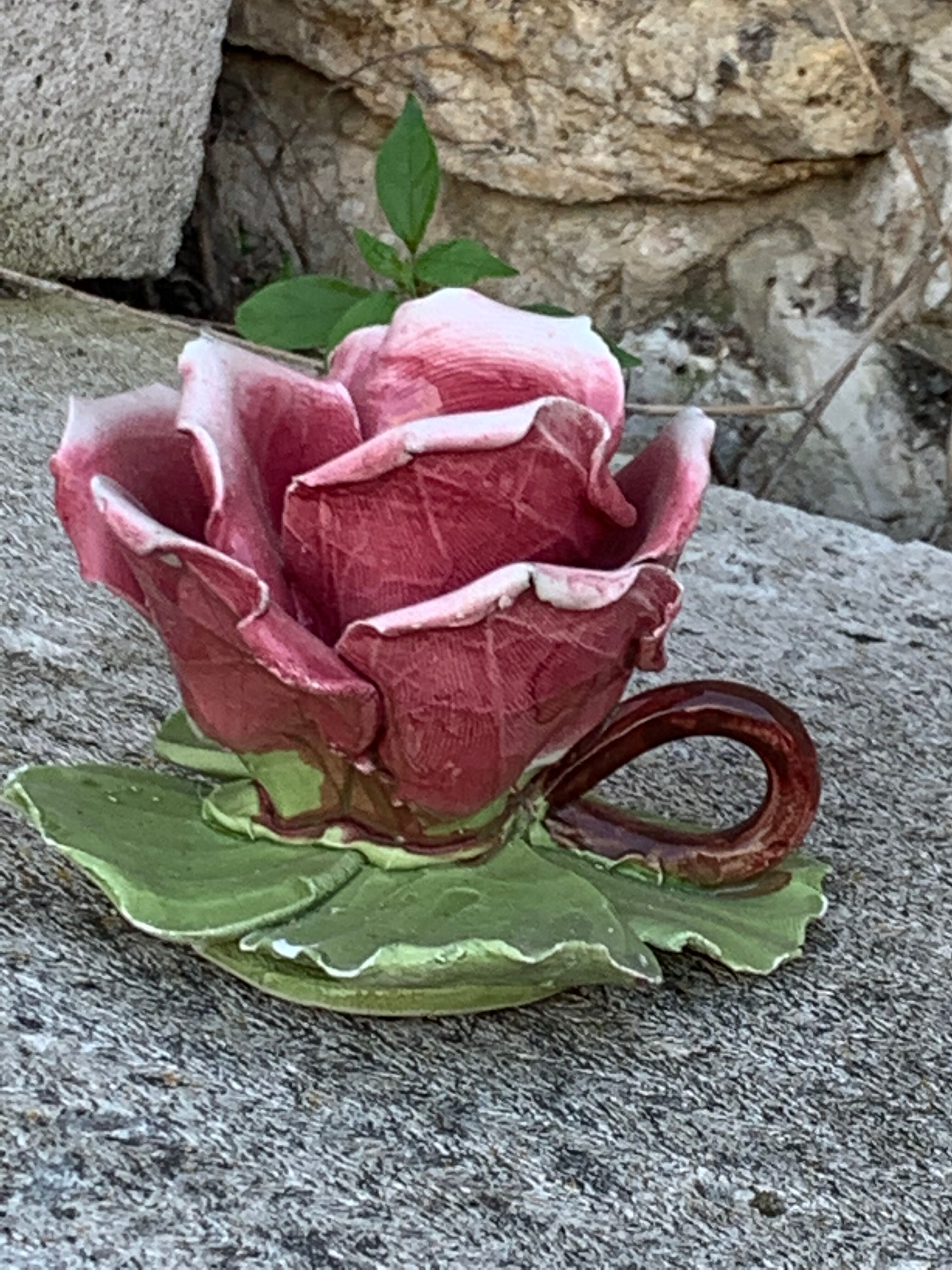 Candle holder in slurry the rose in old biscuit