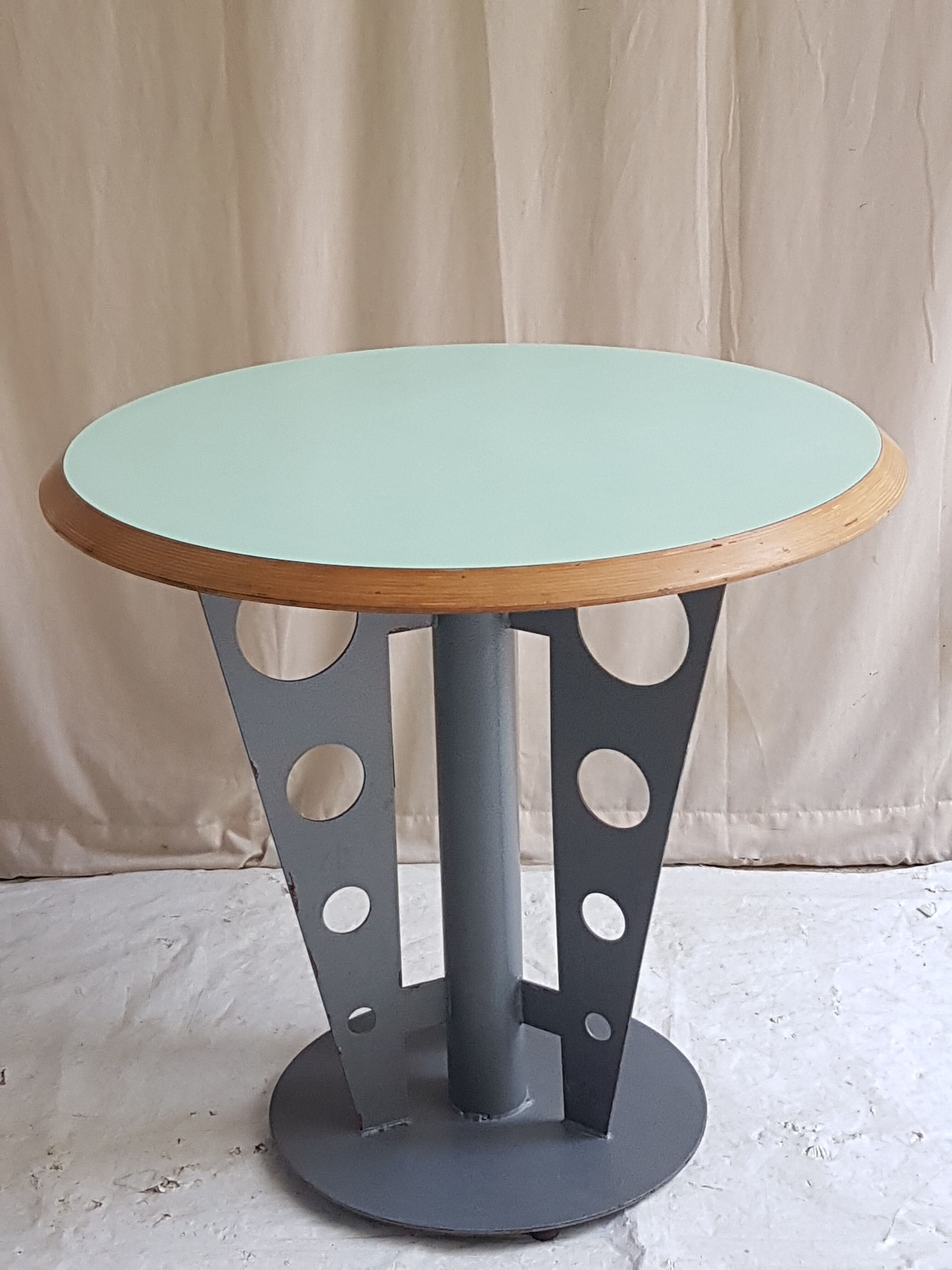 Vintage roundtable 1970