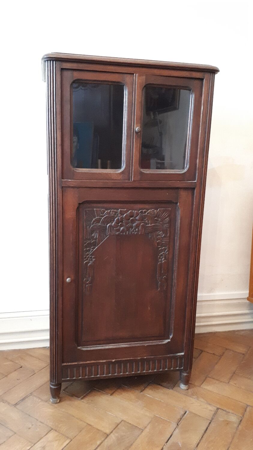 Showcase furniture from the 1930s