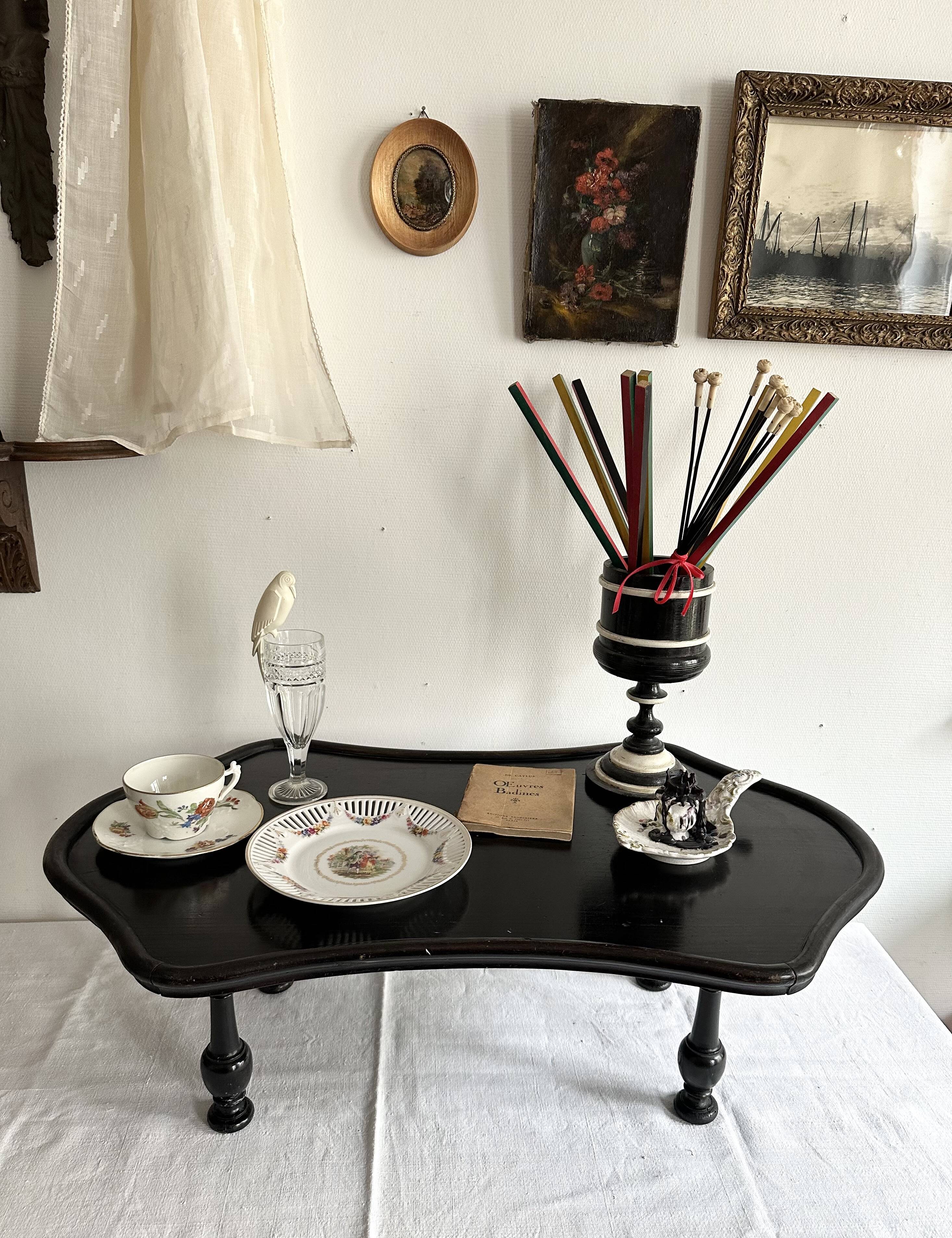 Presentation table of Napoleon III in black lacquered wood, 19th century.