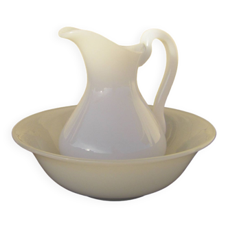 Pitcher and its white opaline bowl