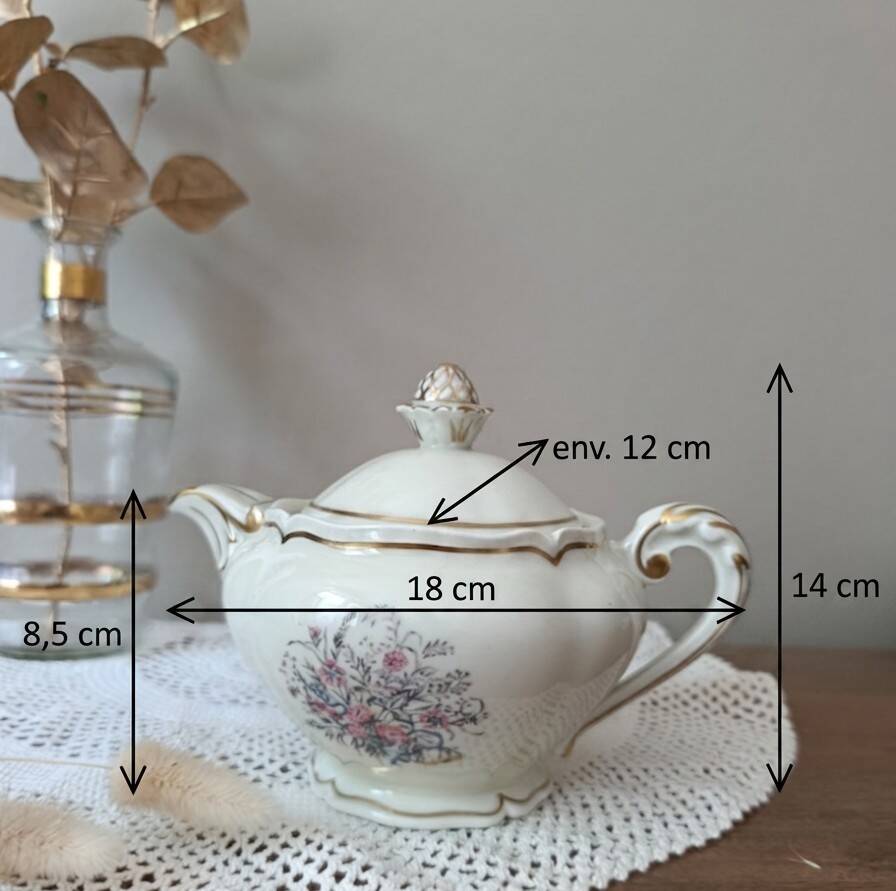 Porcelain teapot with floral and gold decoration, Old Royal Manufacture