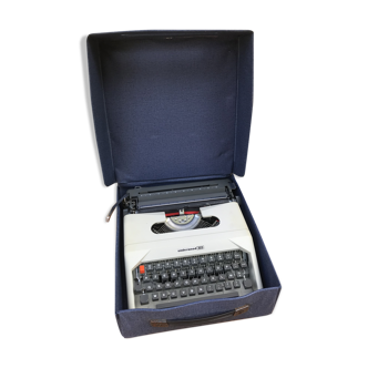 Former Underwood 223 beige grey bakelite writing machine with vintage blue case
