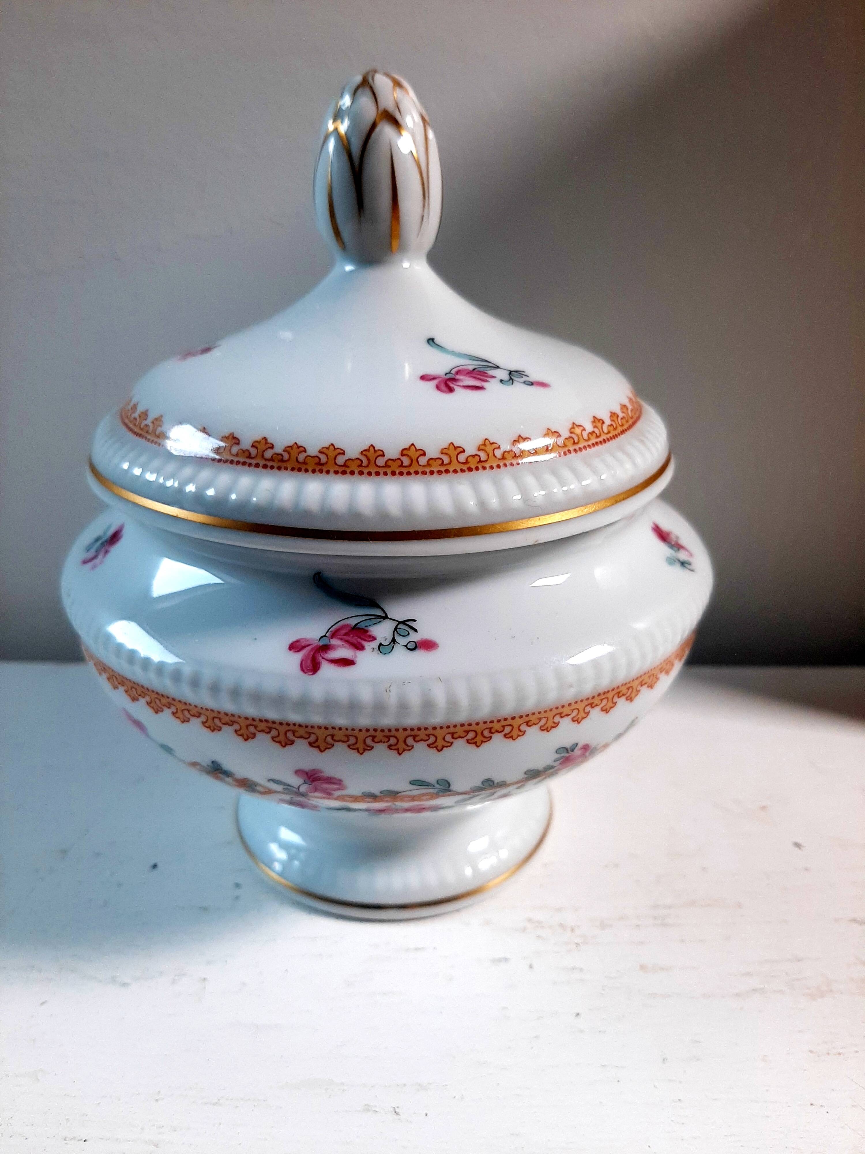 Sucrier en porcelaine de Limoges manufacture Bernardaud