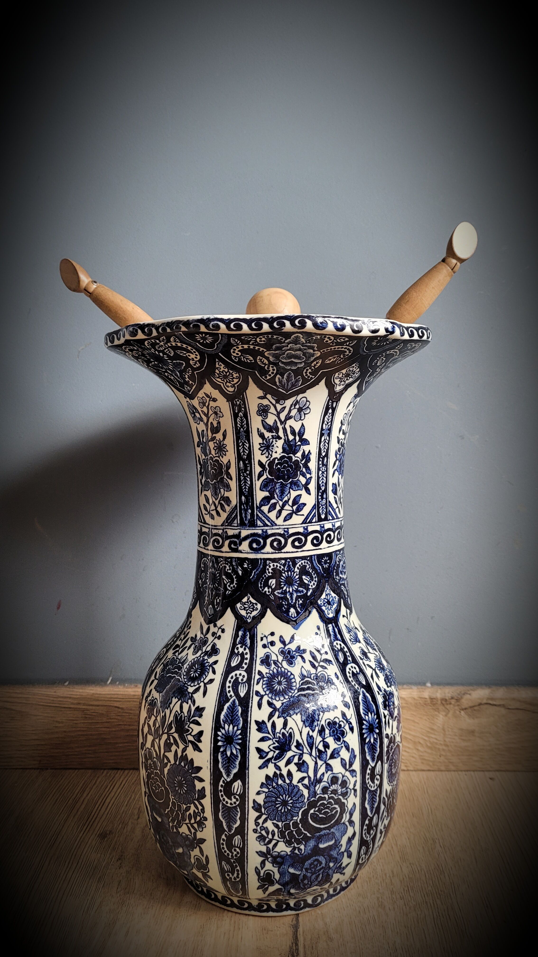 Ceramic vase Delft Boch 41