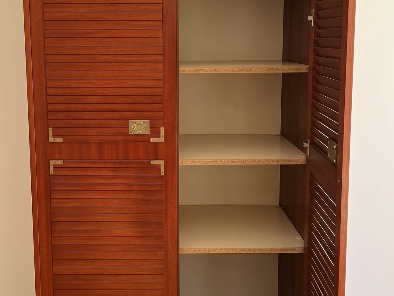 Armoire vintage style marine en bois