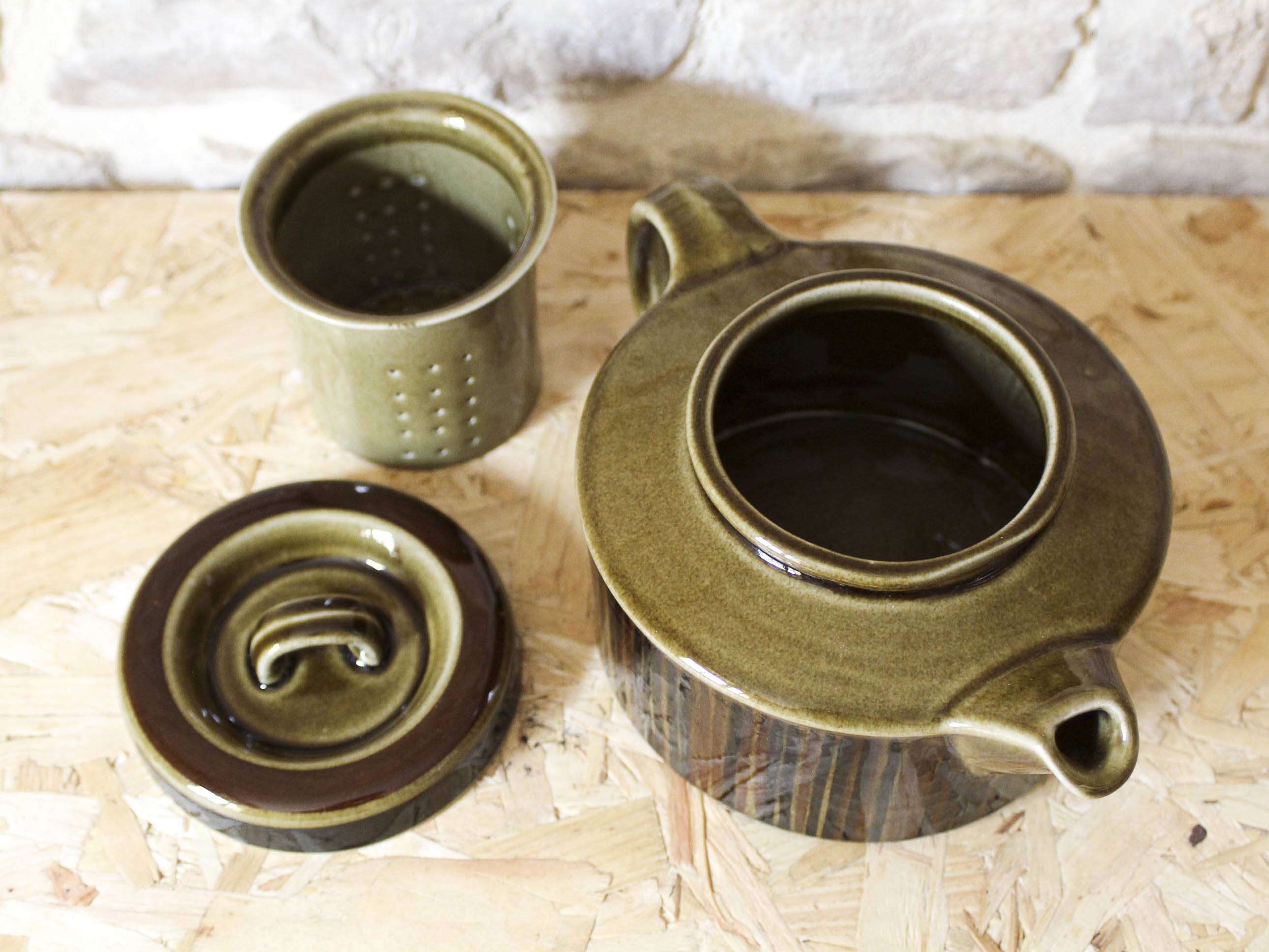 Kosmos series ceramic teapot by Arabia Finland