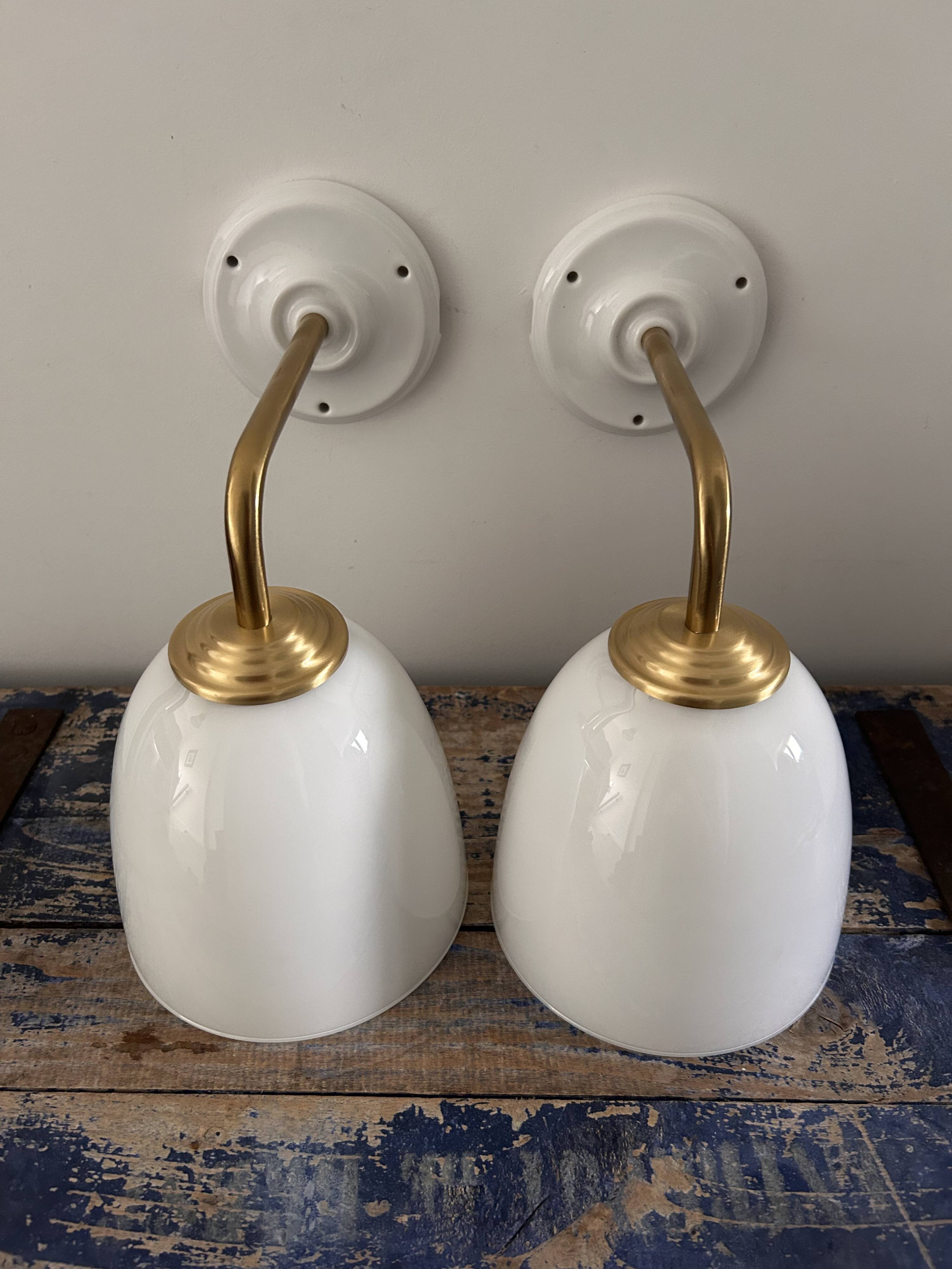 Paire d’appliques murales blanches