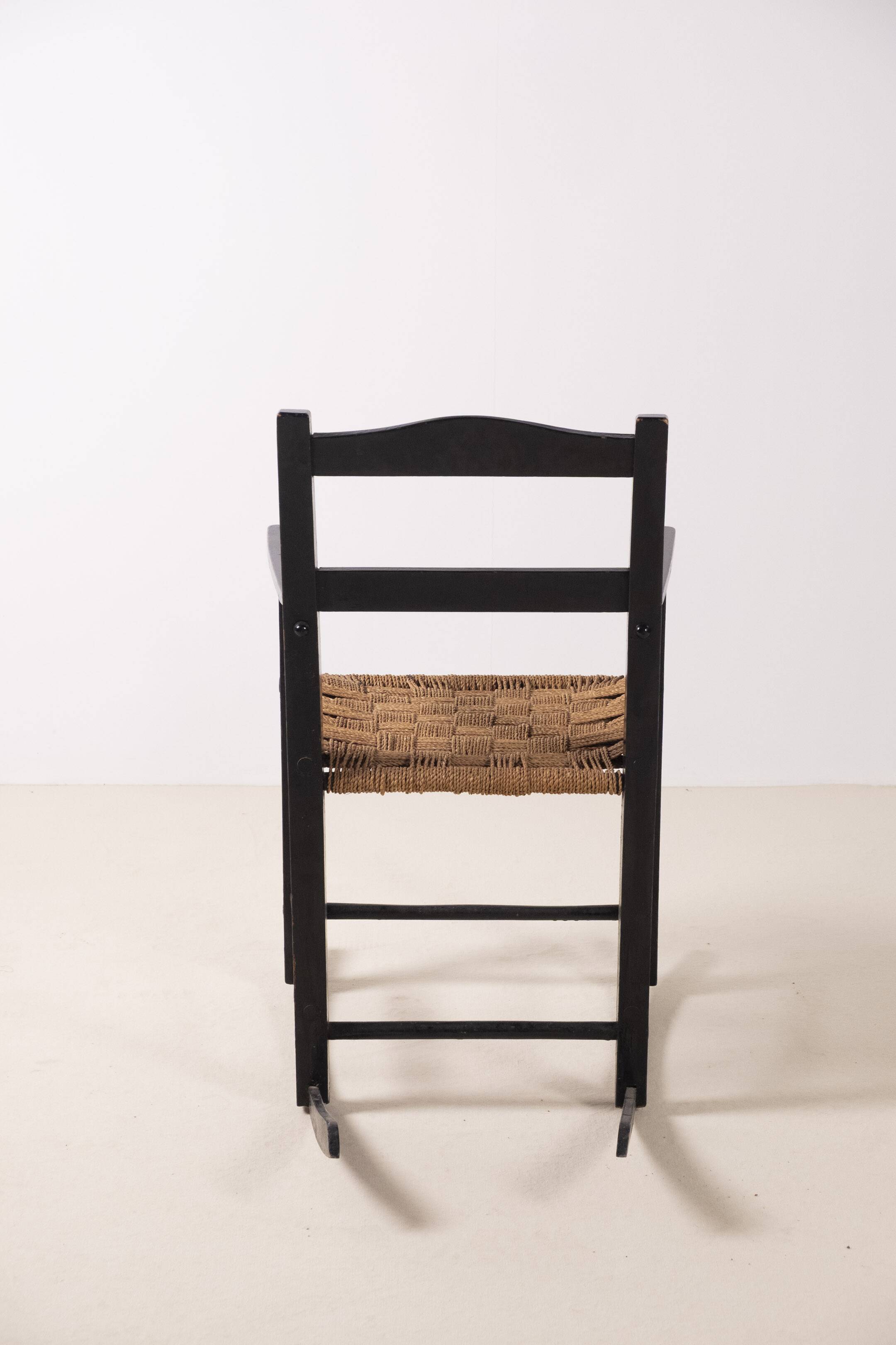 Fauteuil à bascule du début du 20e siècle avec siège en gazon, Danemark