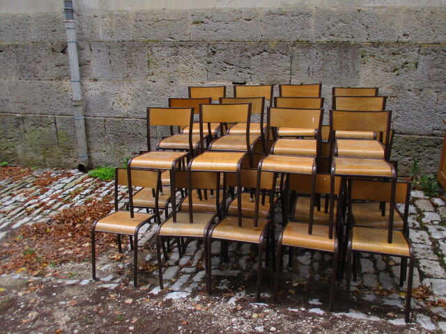 Lot of 40 school chairs 60