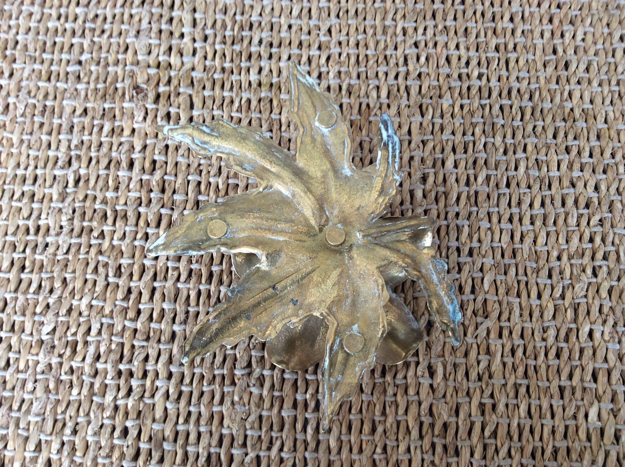 Bougeoir fleur en bronze doré