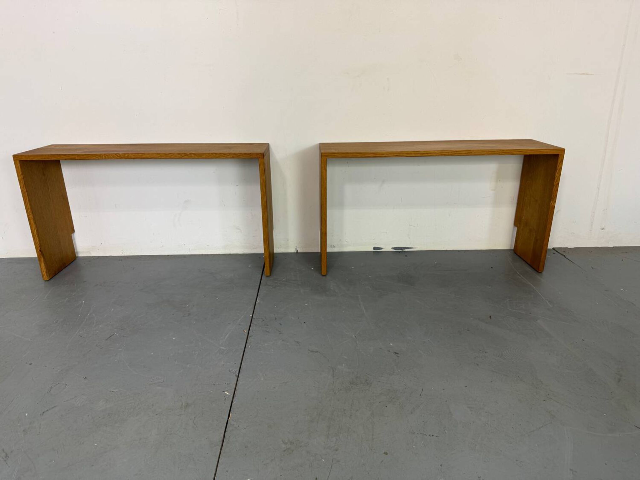 Magnifique banc d'entrée minimaliste en bois, de belle facture, années 1970