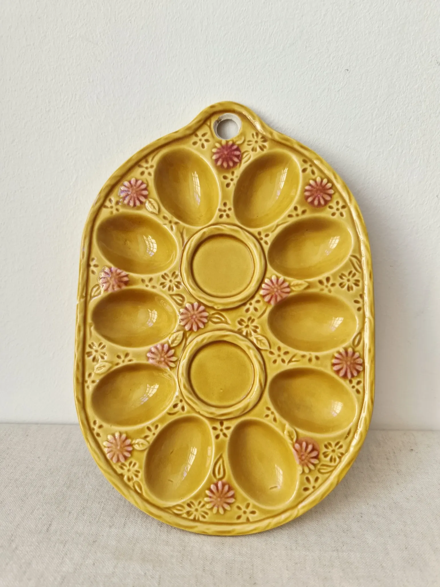 Vintage egg plate in majolica - 1970s