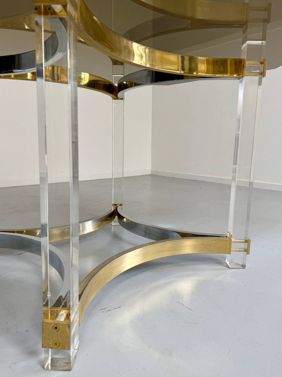 Antique Italian design dining table by Alessandro Albrizzi from the 70s