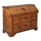 Baroque drop-leaf cabinet in walnut and maple, Italy, 18th century.