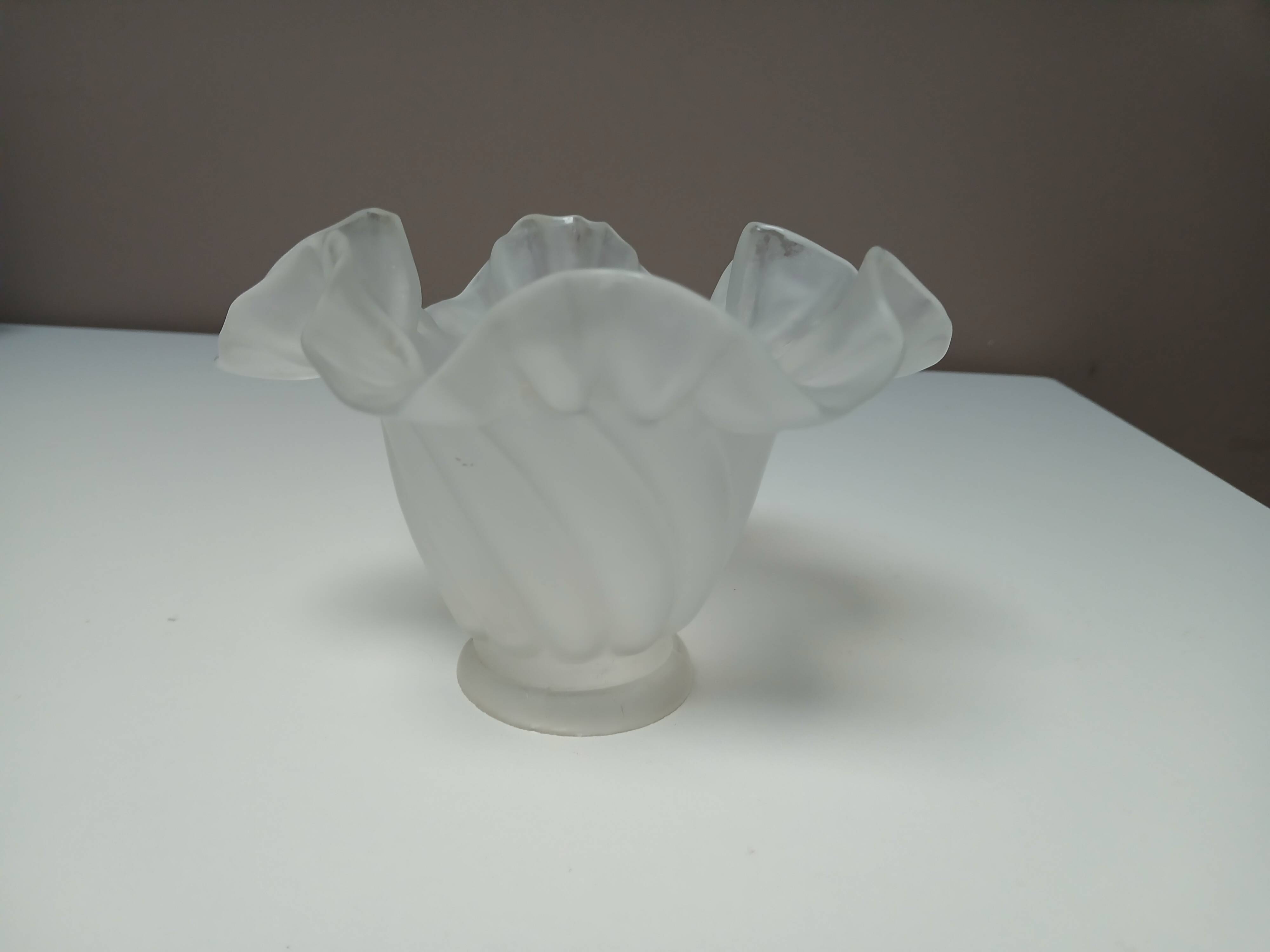 Tulipe en verre moulé vintage