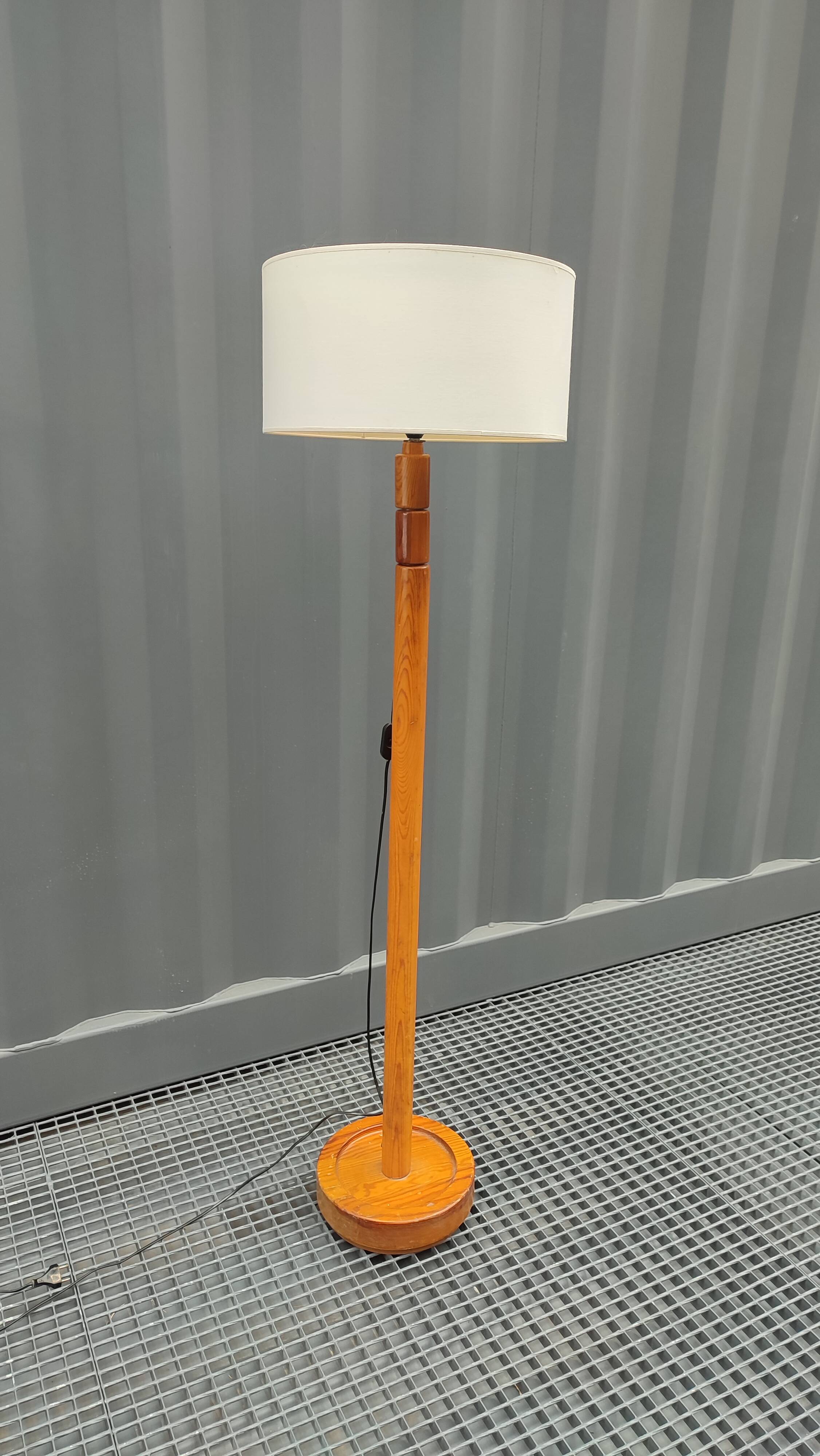80s pine floor lamp