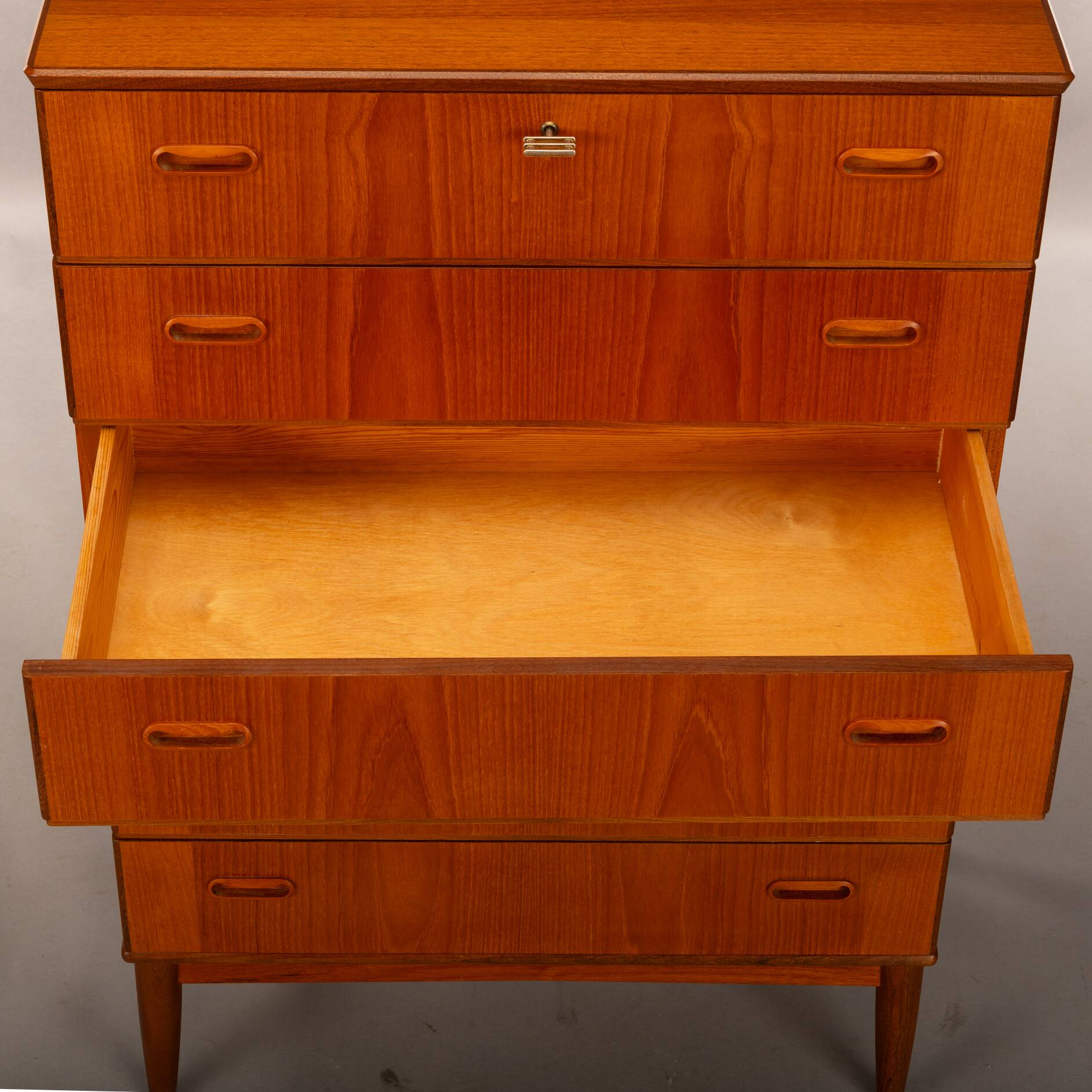 Commode en teck haute de design danois, années 1960