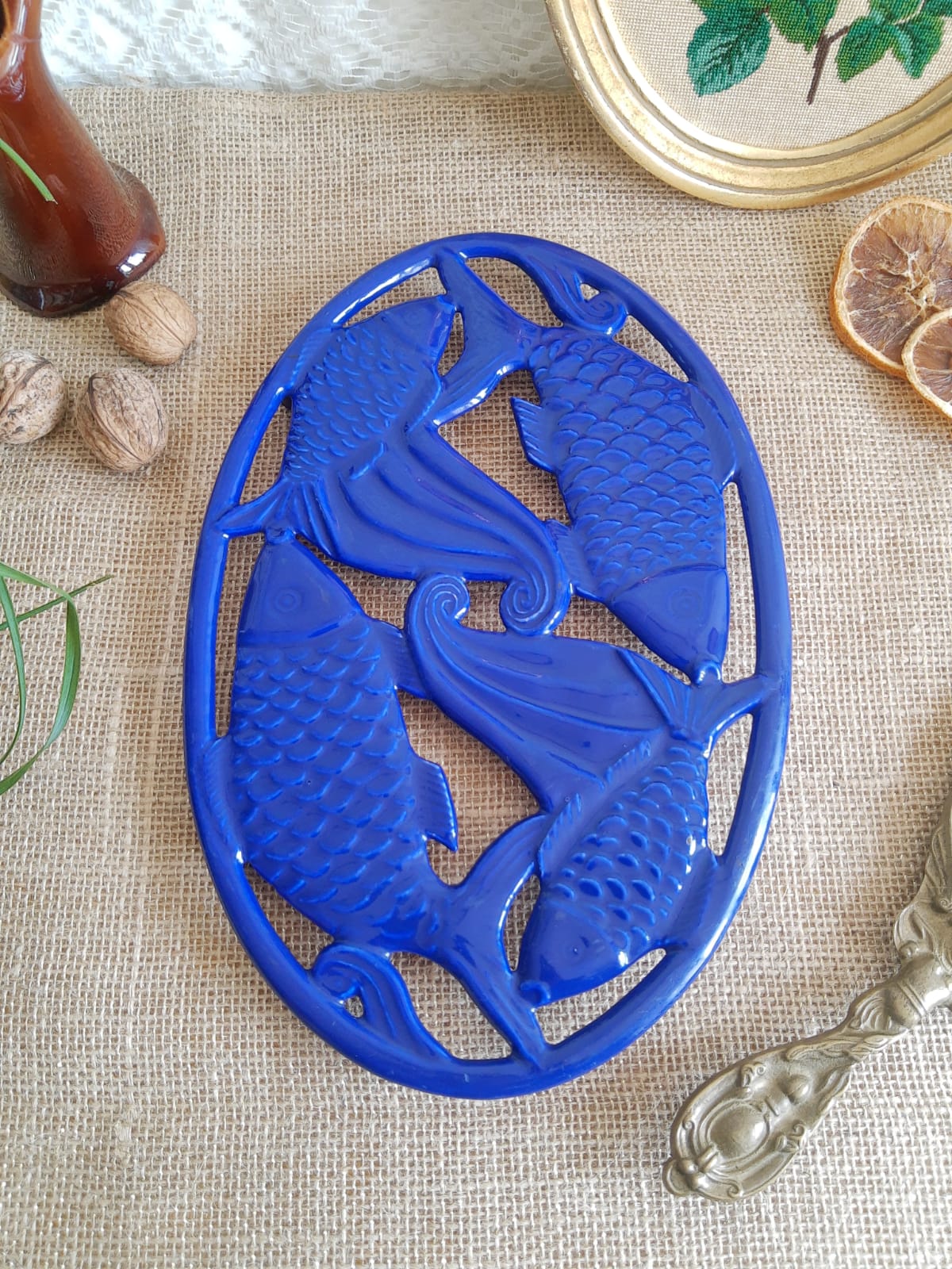 Cast iron underside fish patterns - Vintage