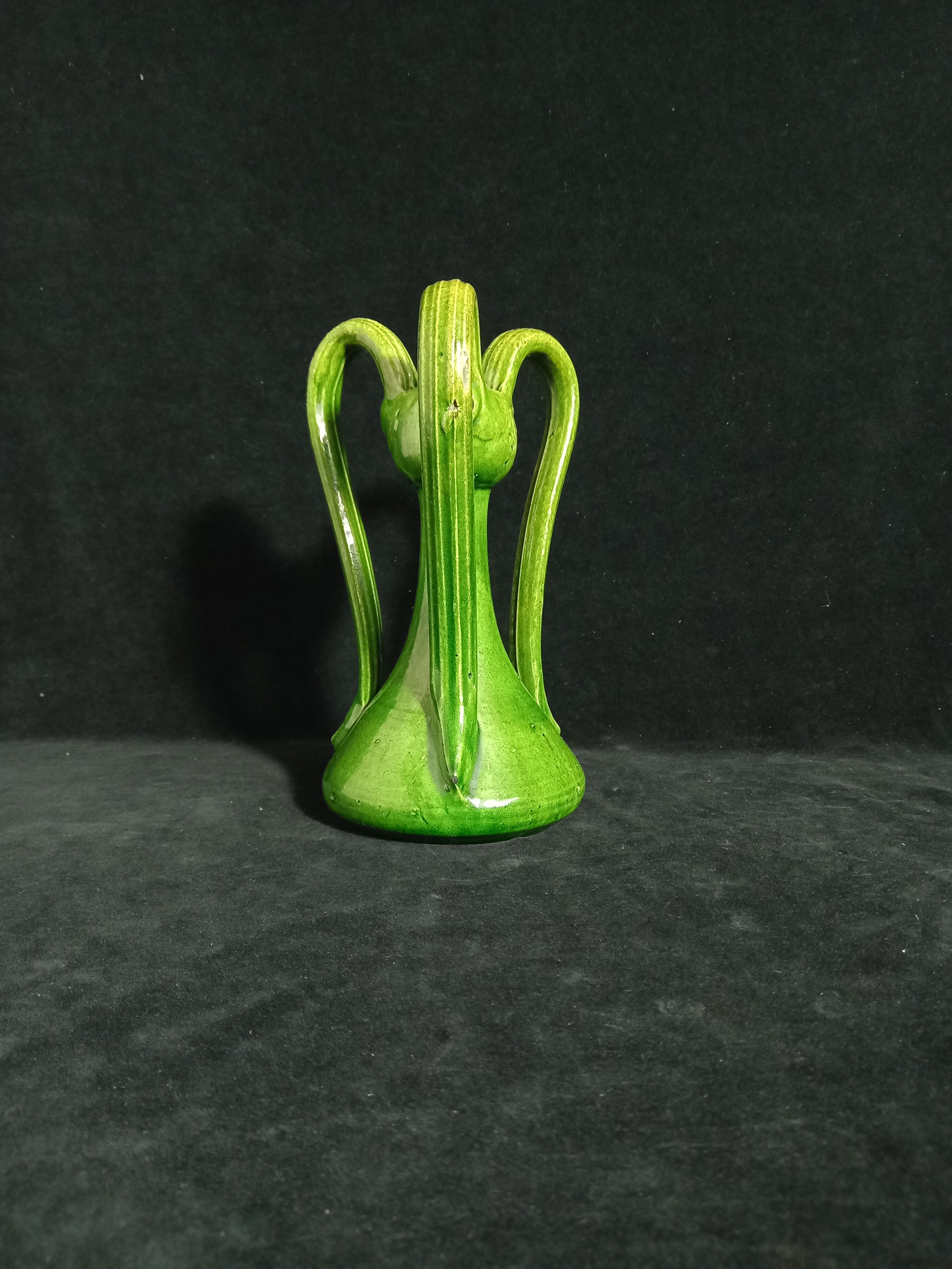 Vase art nouveau en grès avec trois anses voûtées