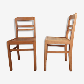 2 chaises en bois type reconstruction
