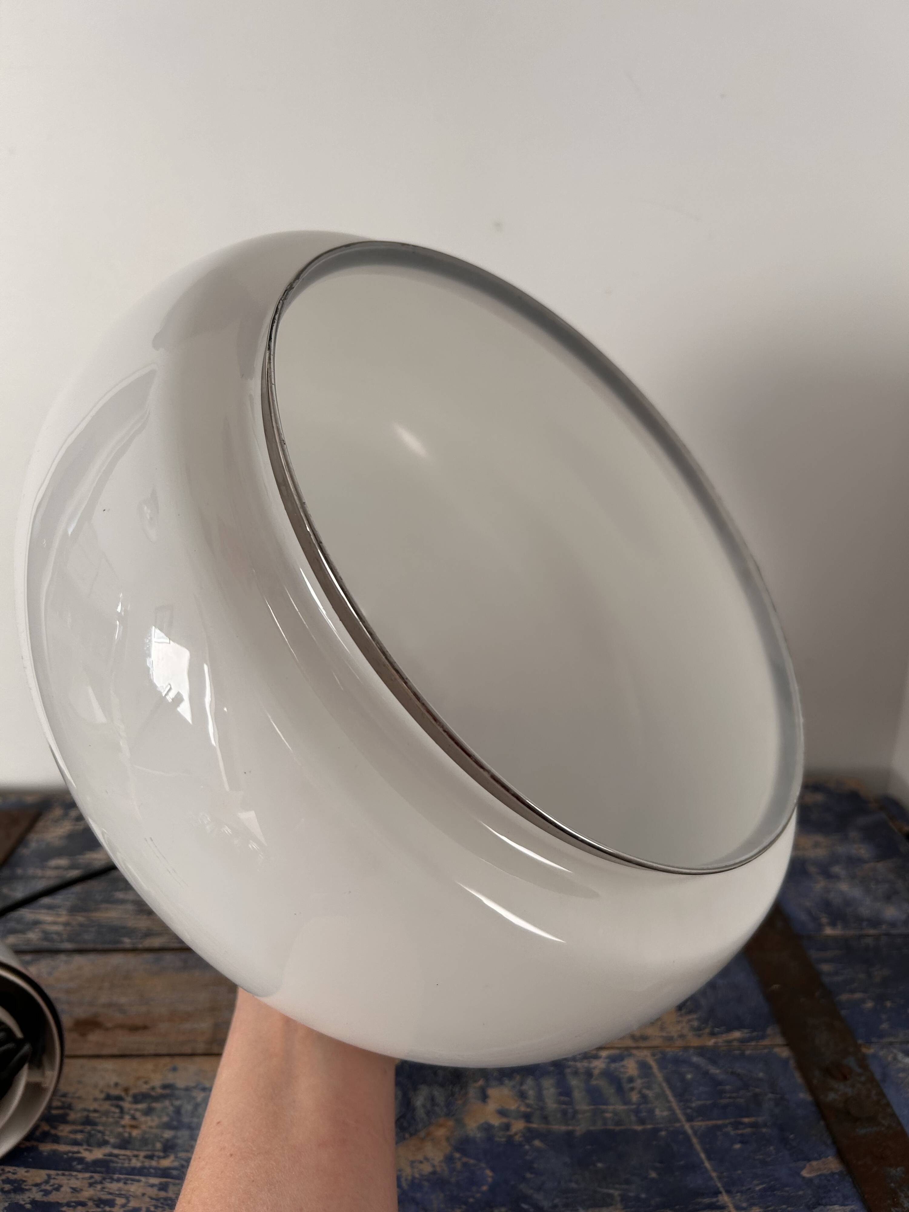 Vintage pendant light in white and silver opaline