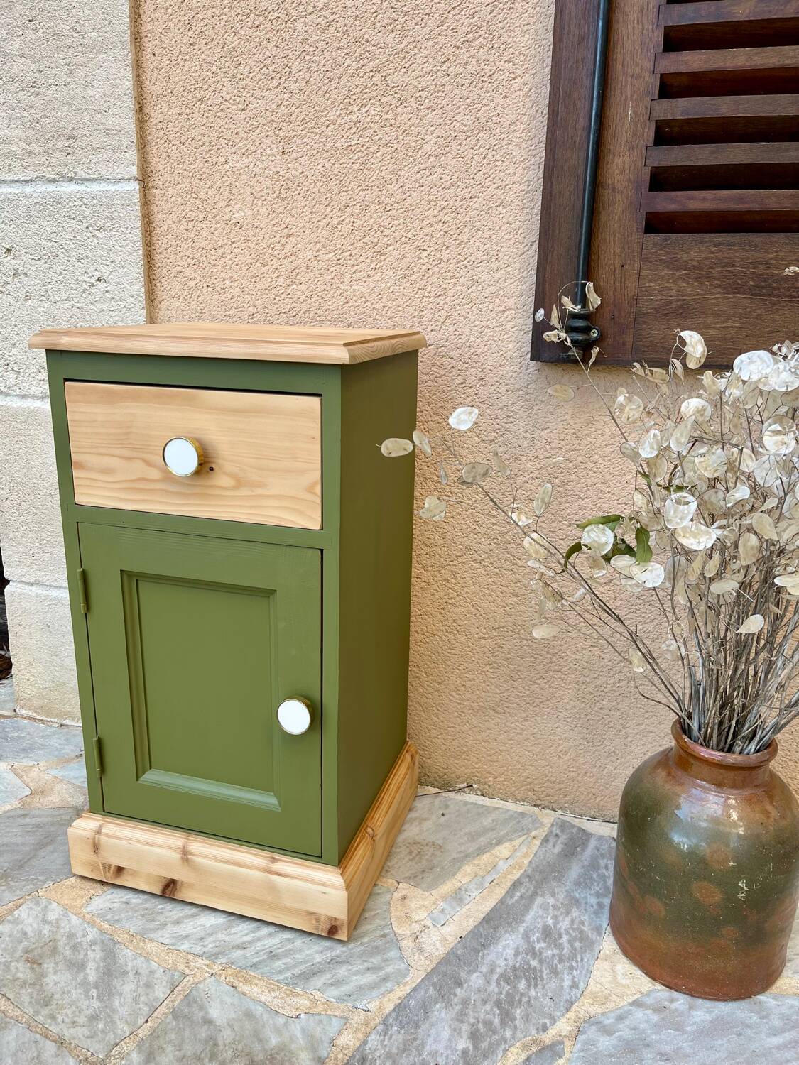 Pine bedside table with a green and raw wood makeover