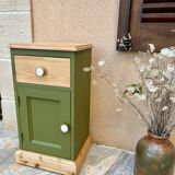 Pine bedside table with a green and raw wood makeover