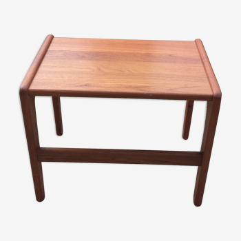 Table scandinave