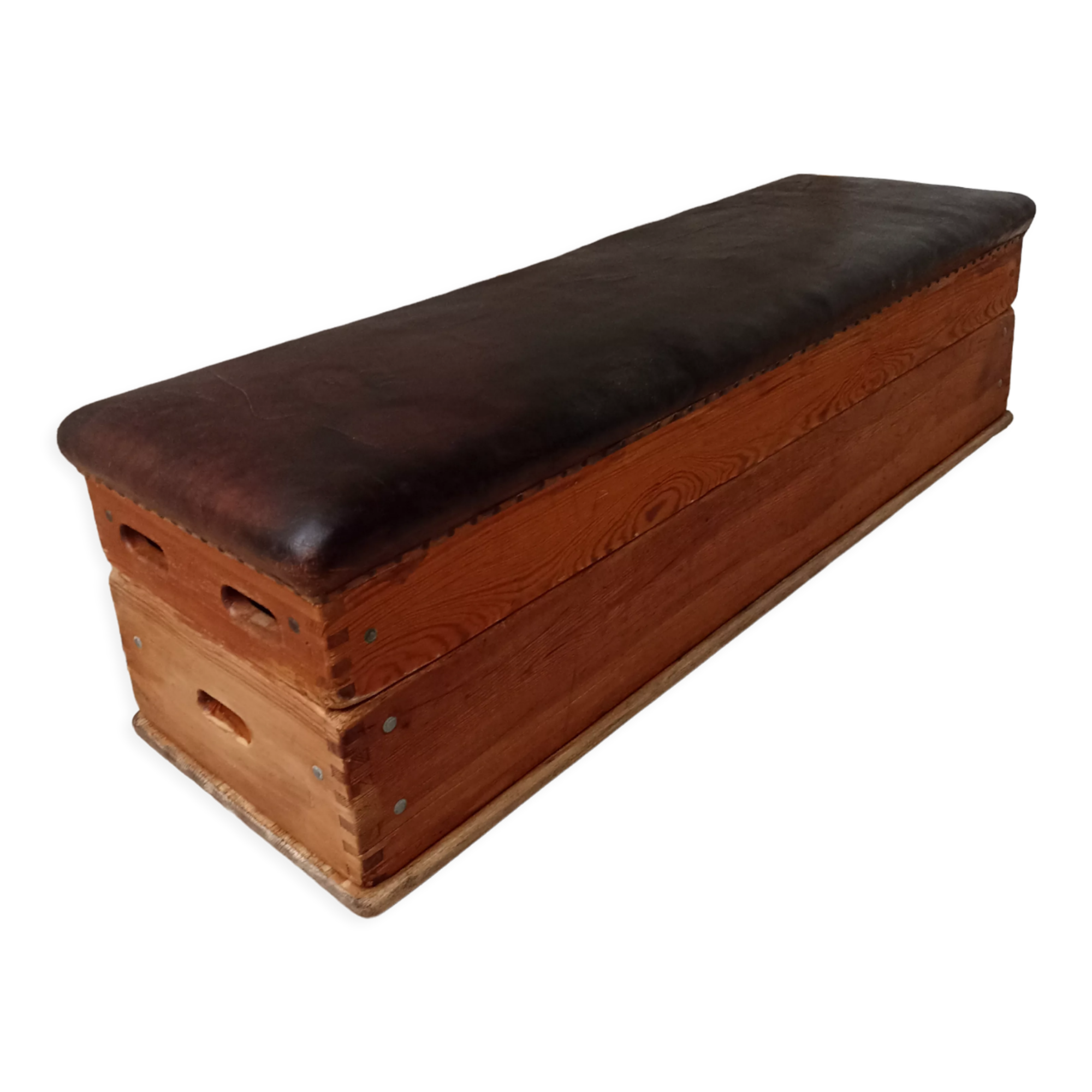 Bench, former gymnastics plinth