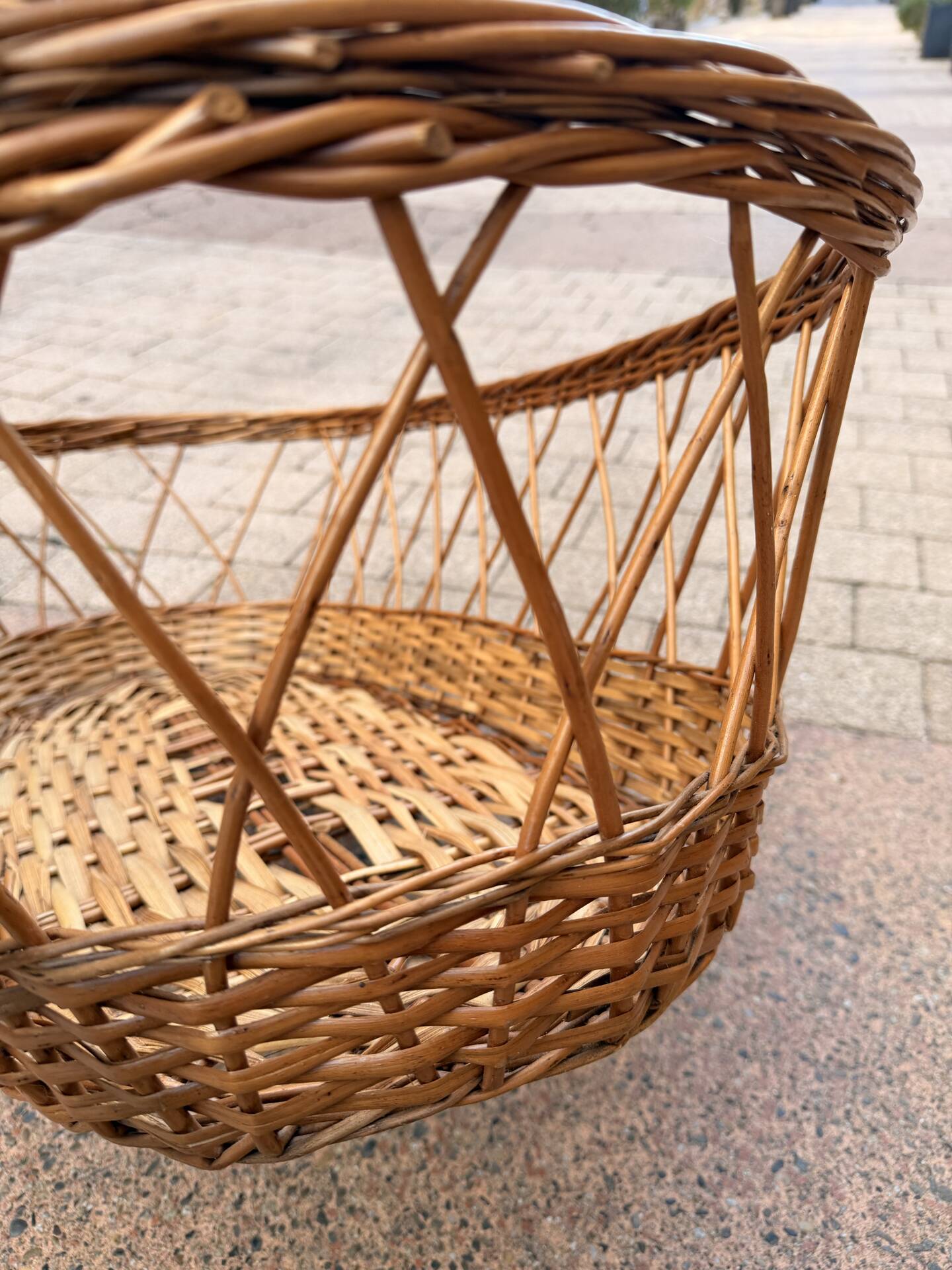 Grand panier oblongue en osier tressé