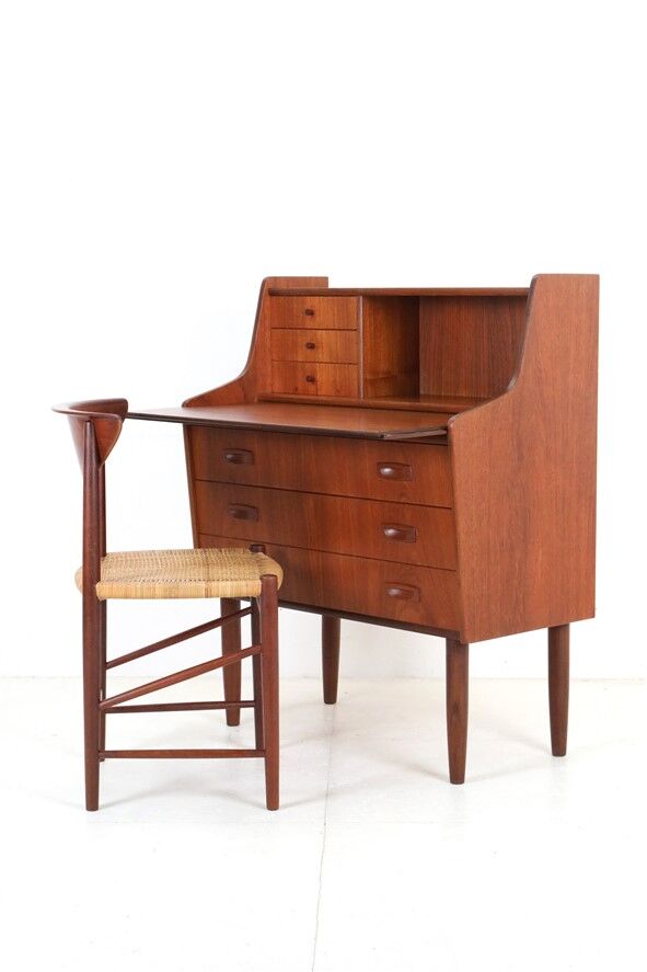 Mid-century teak bureau / secretary desk / Danish modern design / 1960s