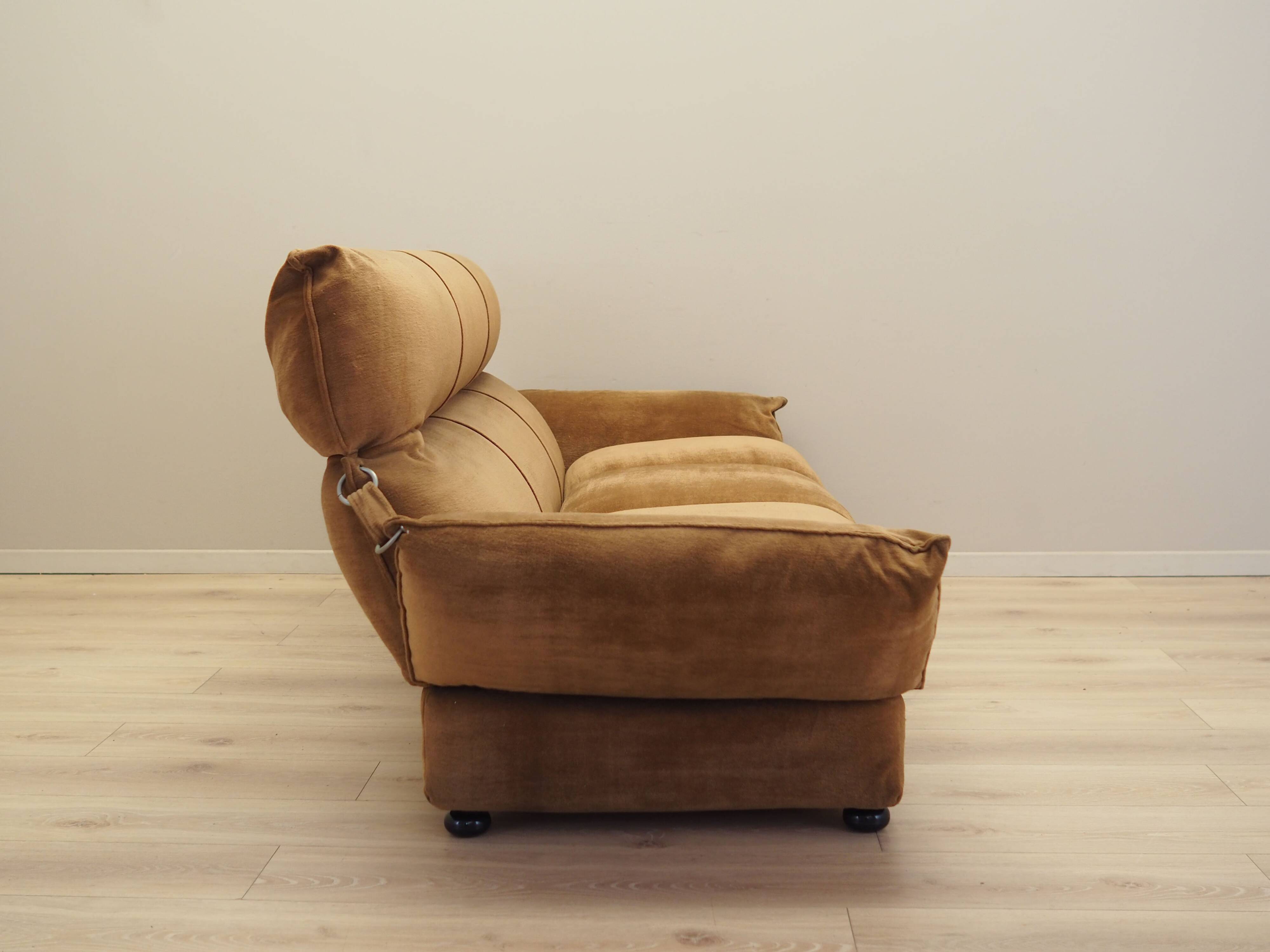 Brown velvet sofa, Italian design, 1970s, manufacturer: Dall'Oca