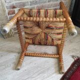 Mulched corner chair and light wood