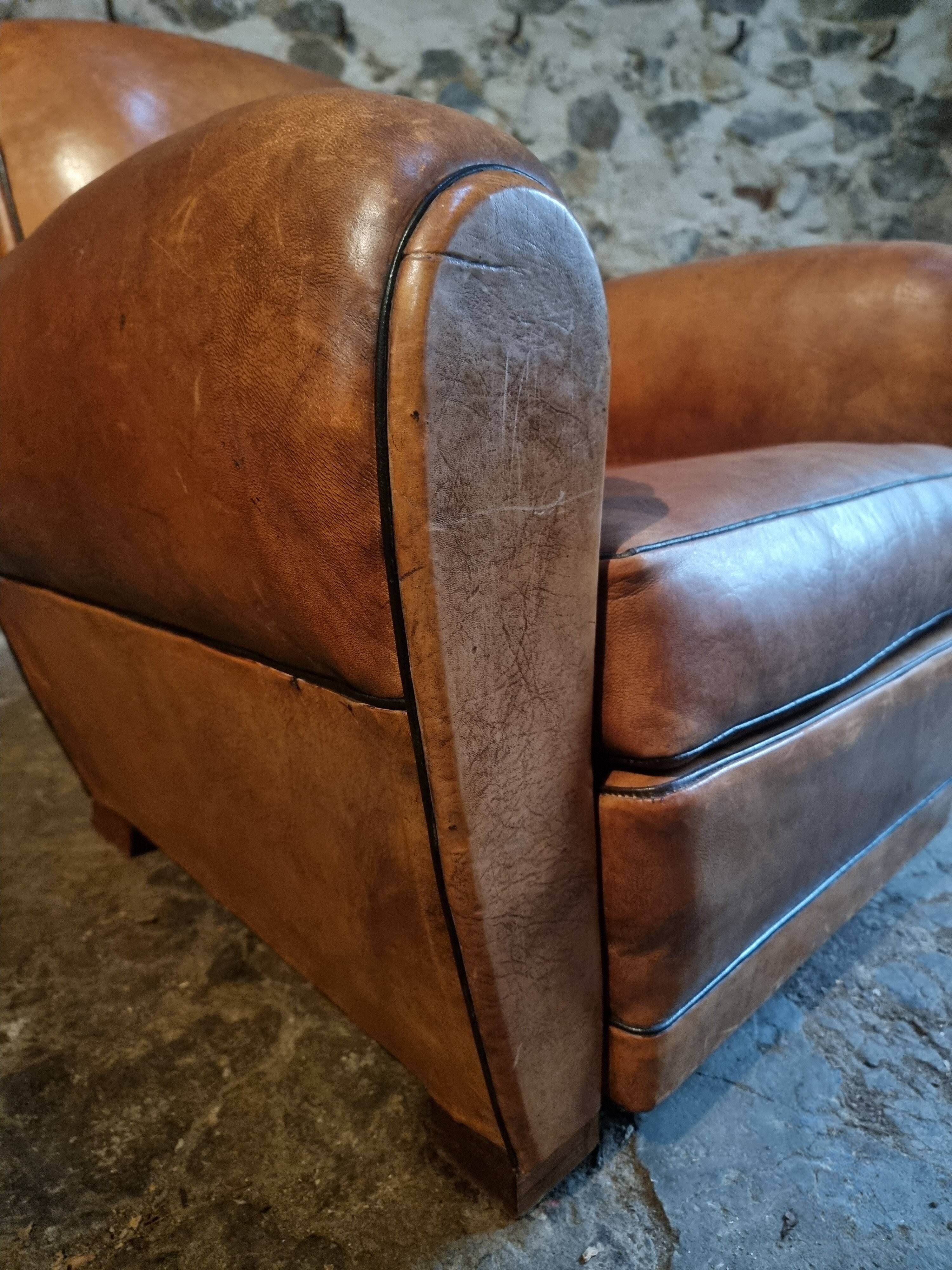 Fauteuil club français vintage en cuir, années 1940–1950 – fauteuil en cuir pleine fleur cognac