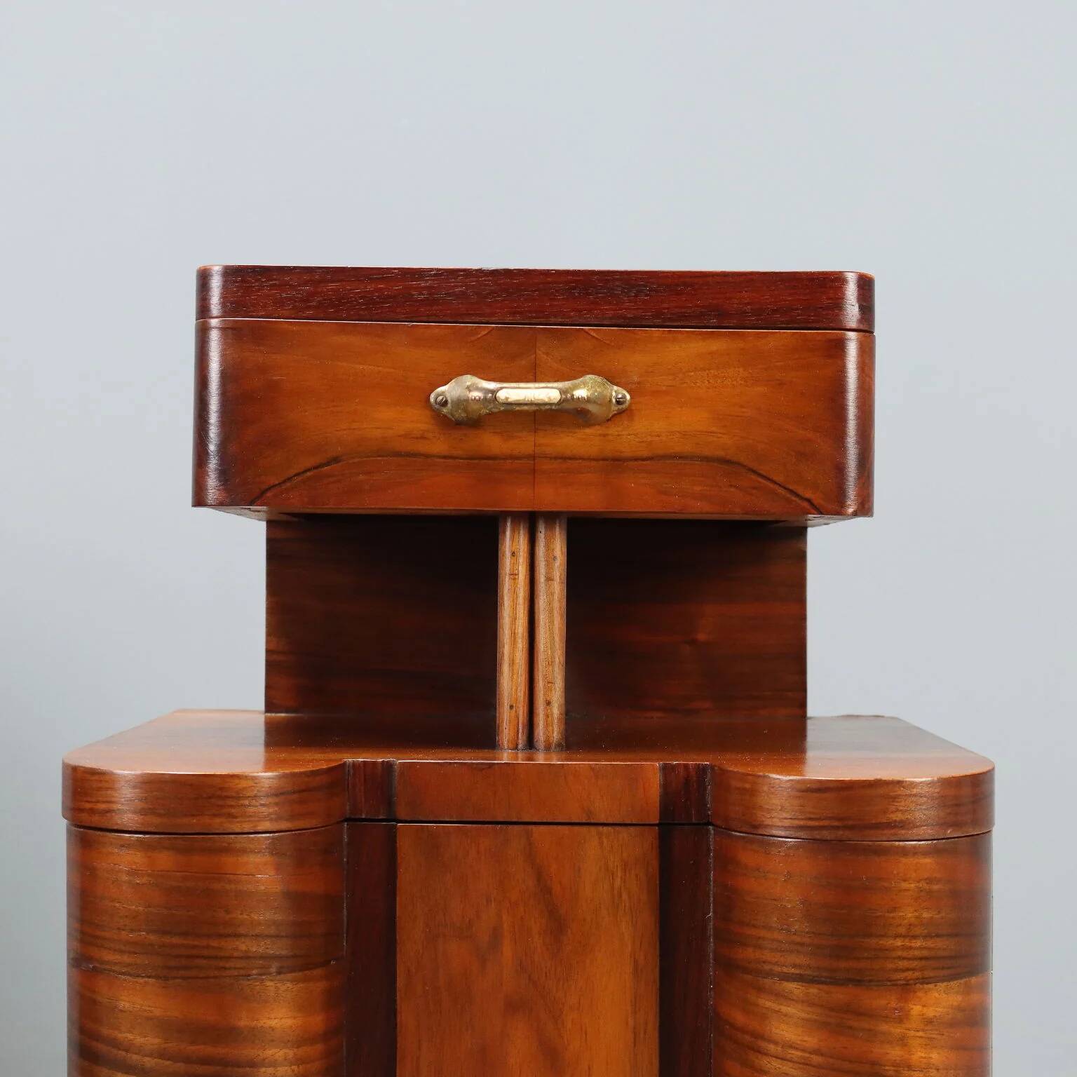 Tables de chevet des années 1920-1930