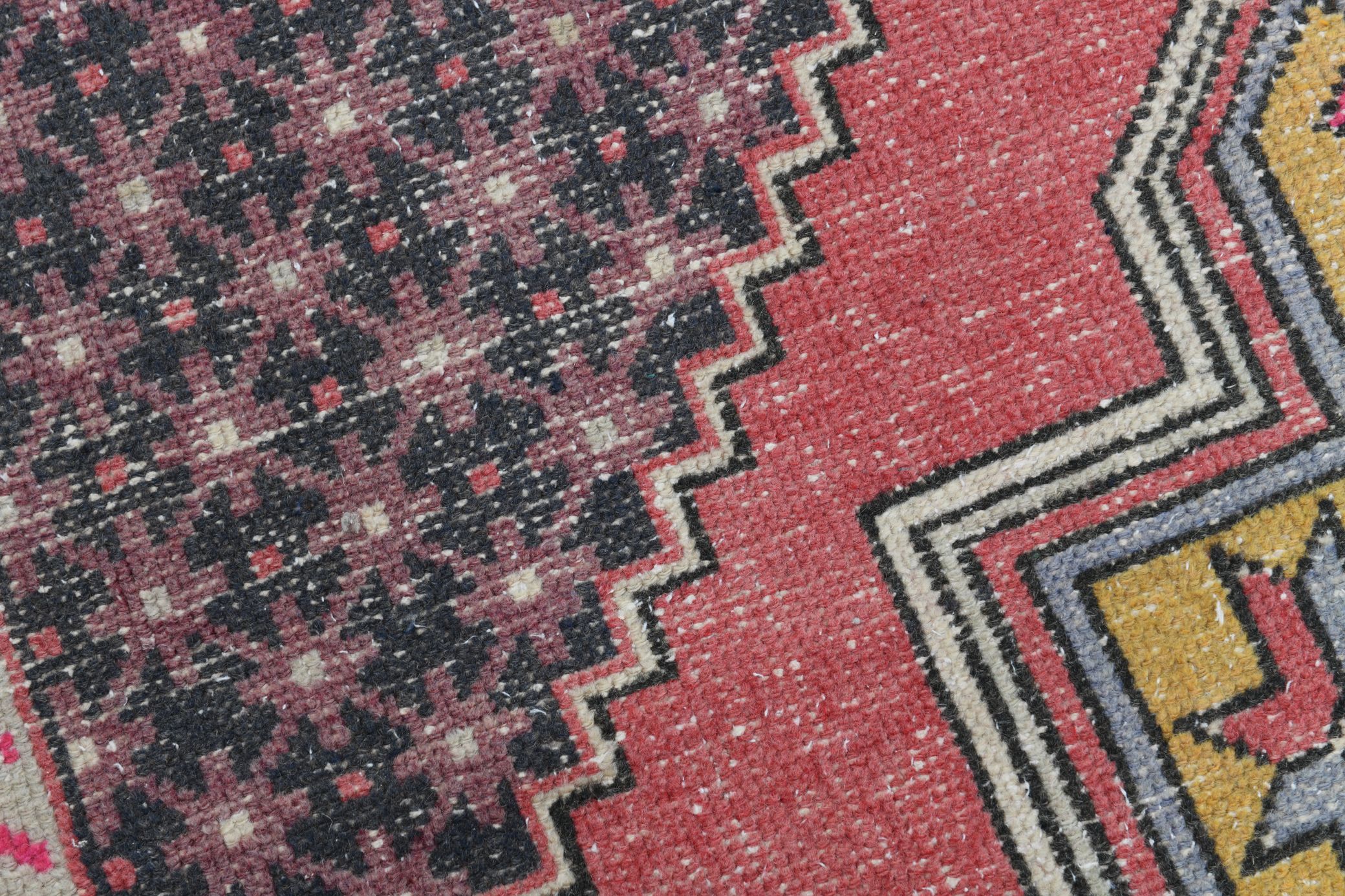 4x8 Pale Red Geometric Vintage Rug, 129x258Cm