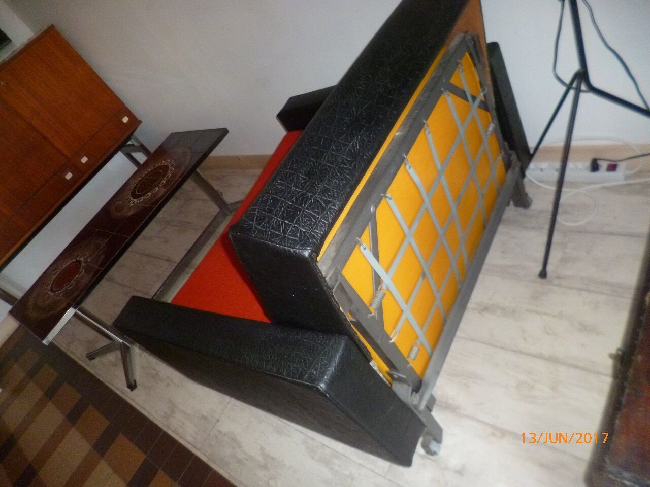 In 1960 convertible leatherette seat